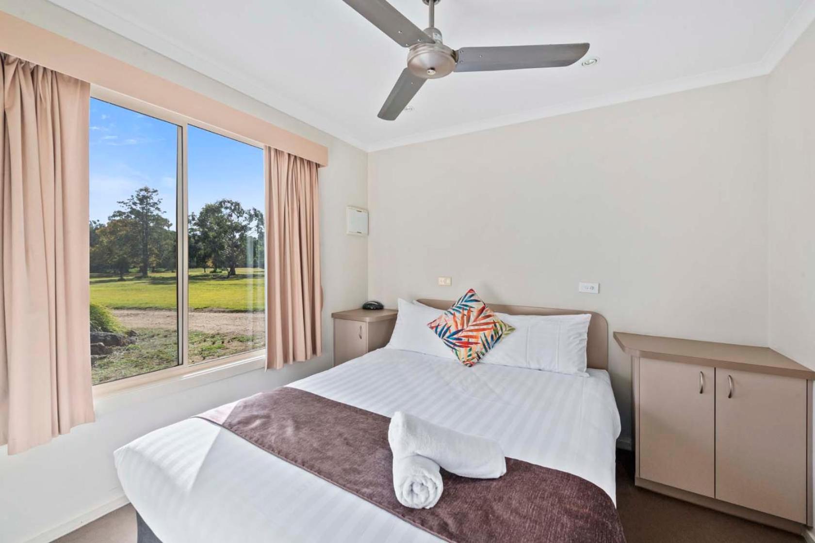 Lake Hume Holiday Park view 5