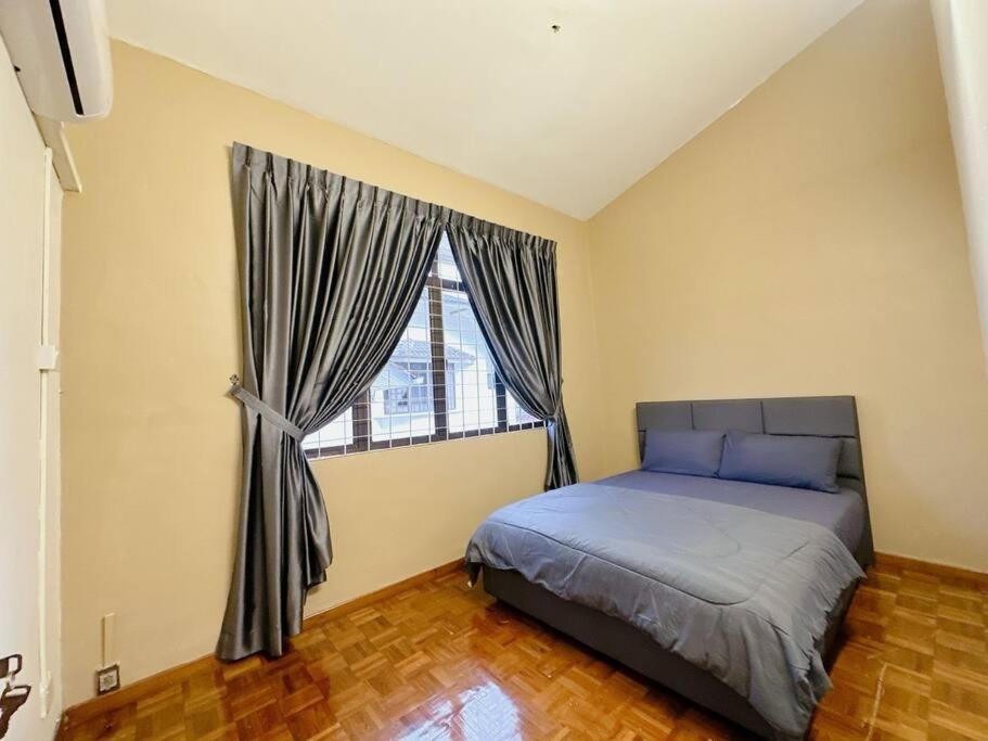 B04 Modern Deluxe Homestay