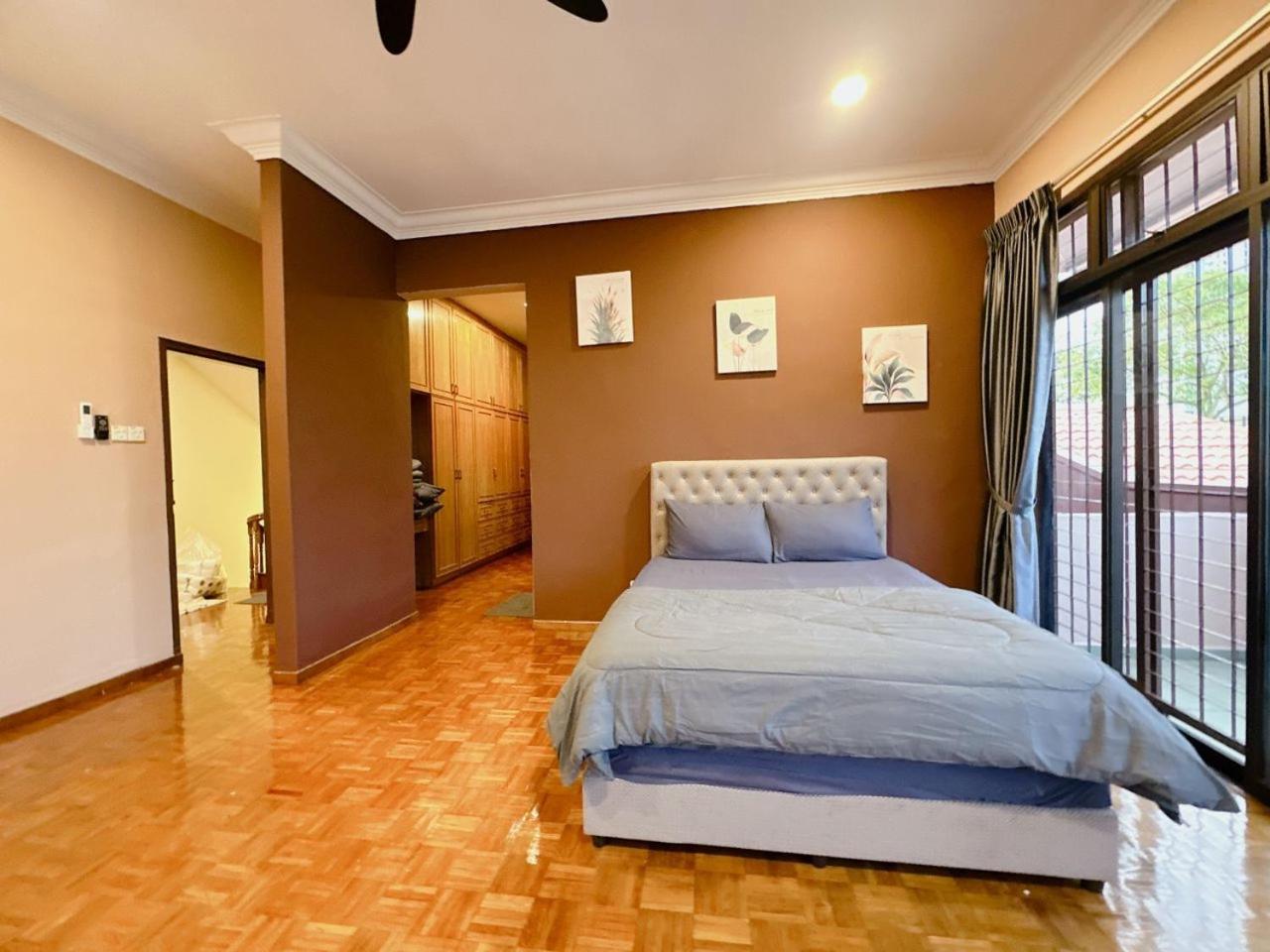 B04 Modern Deluxe Homestay