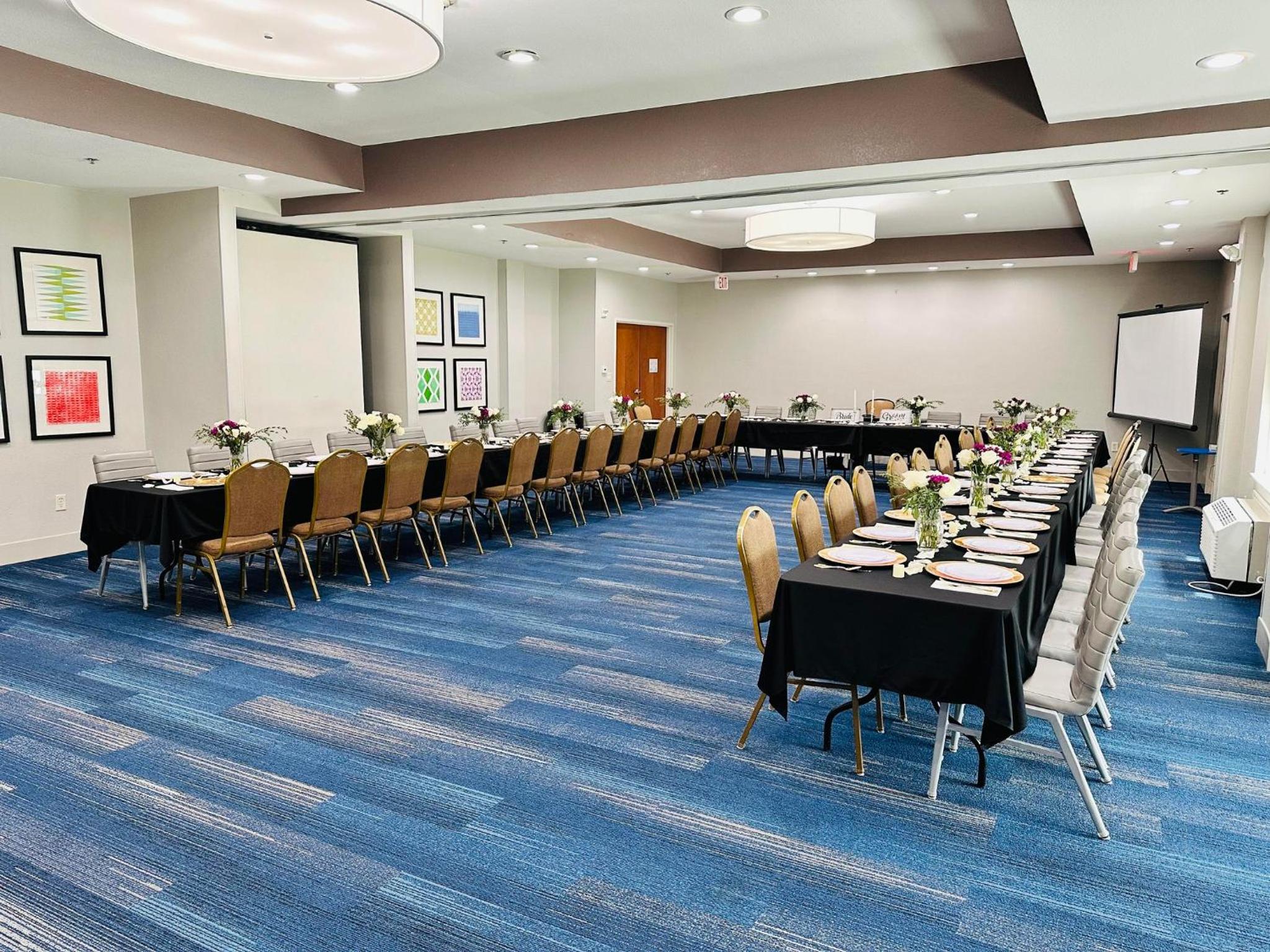 Mansfield Vacations - Holiday Inn Express Hotel  Suites Mansfield, an IHG Hotel - Property Image 5