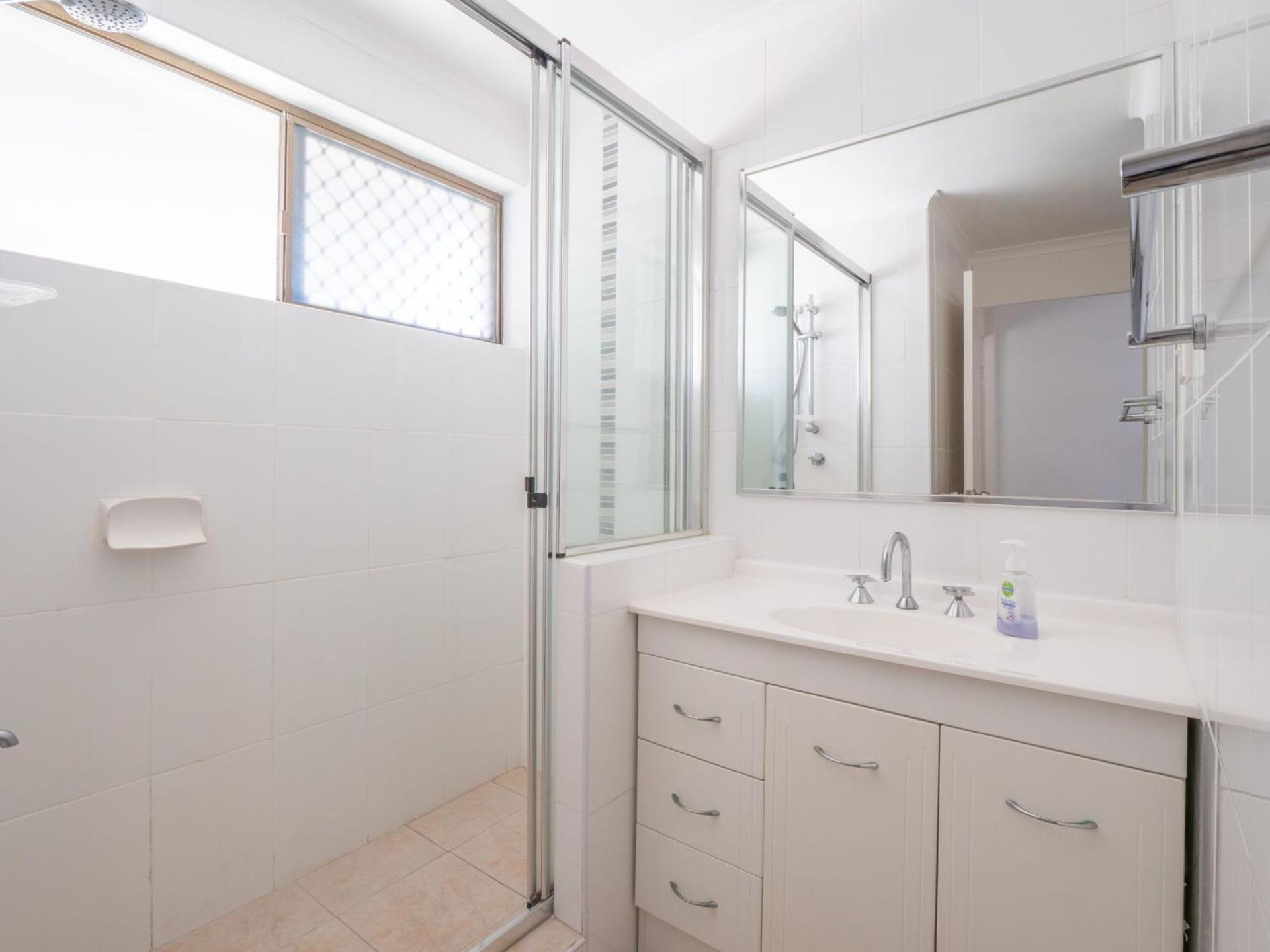 Levuka Unit 12 14 Moreton Pde