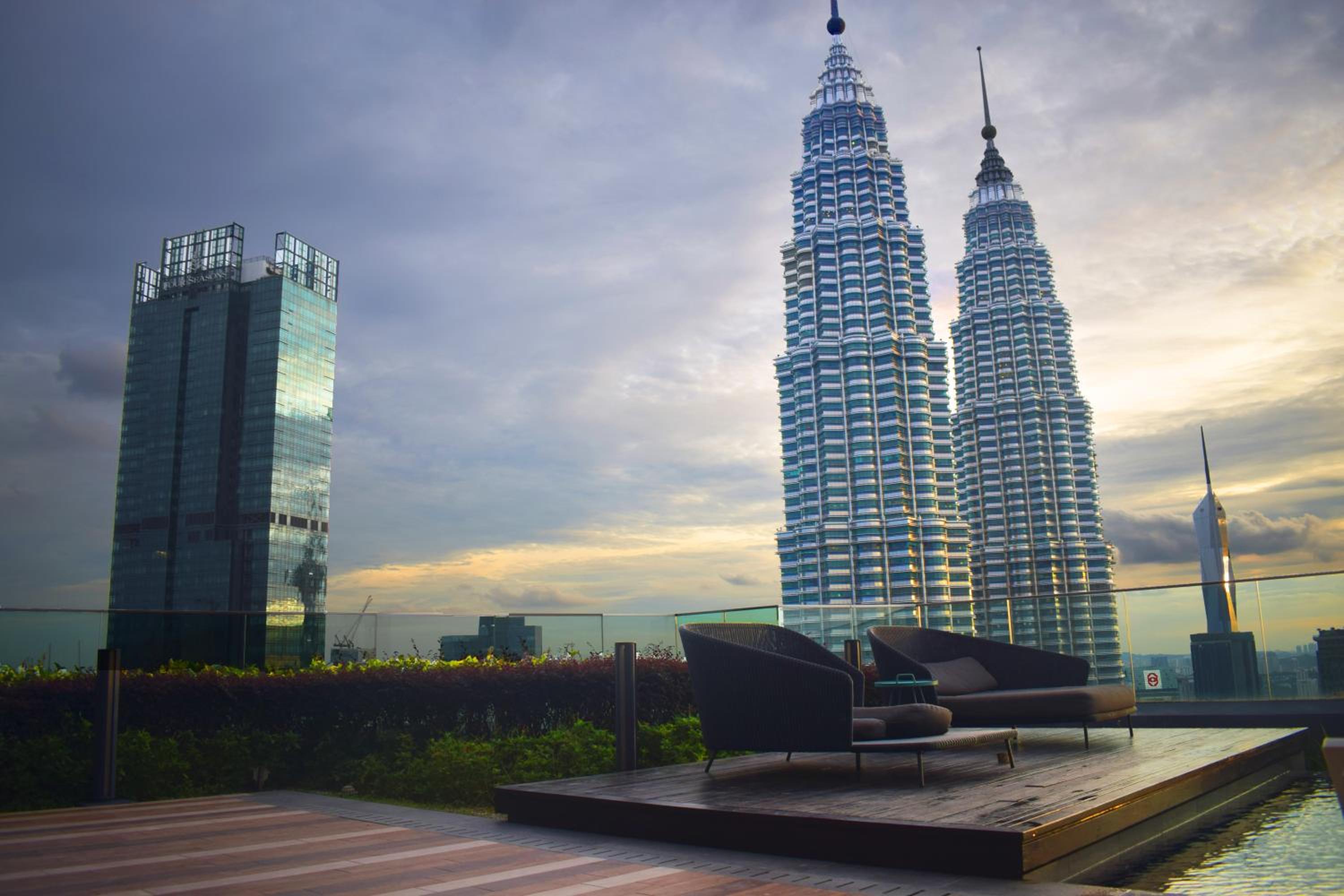 Star Holiday Sky Pool KLCC