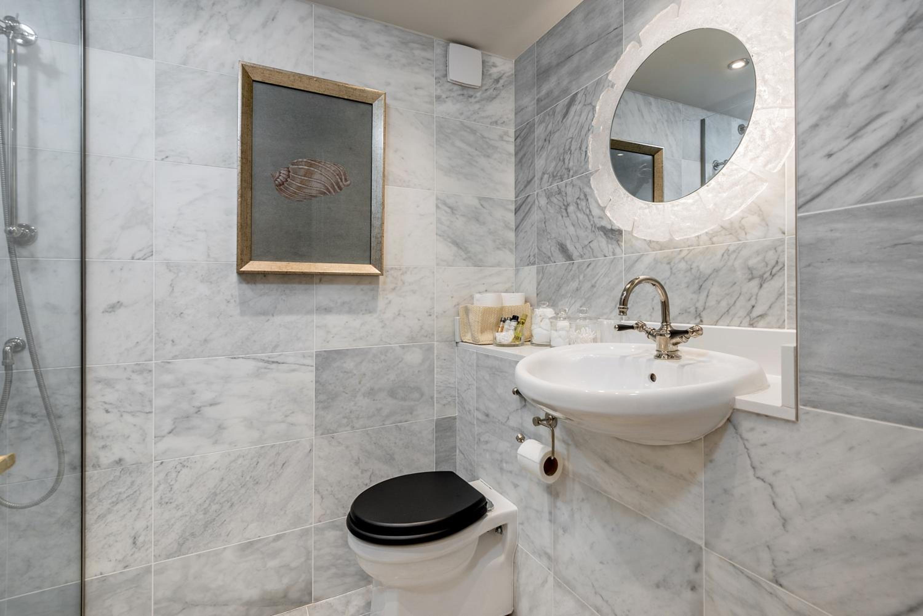 Spacious, Calm One Bedroom