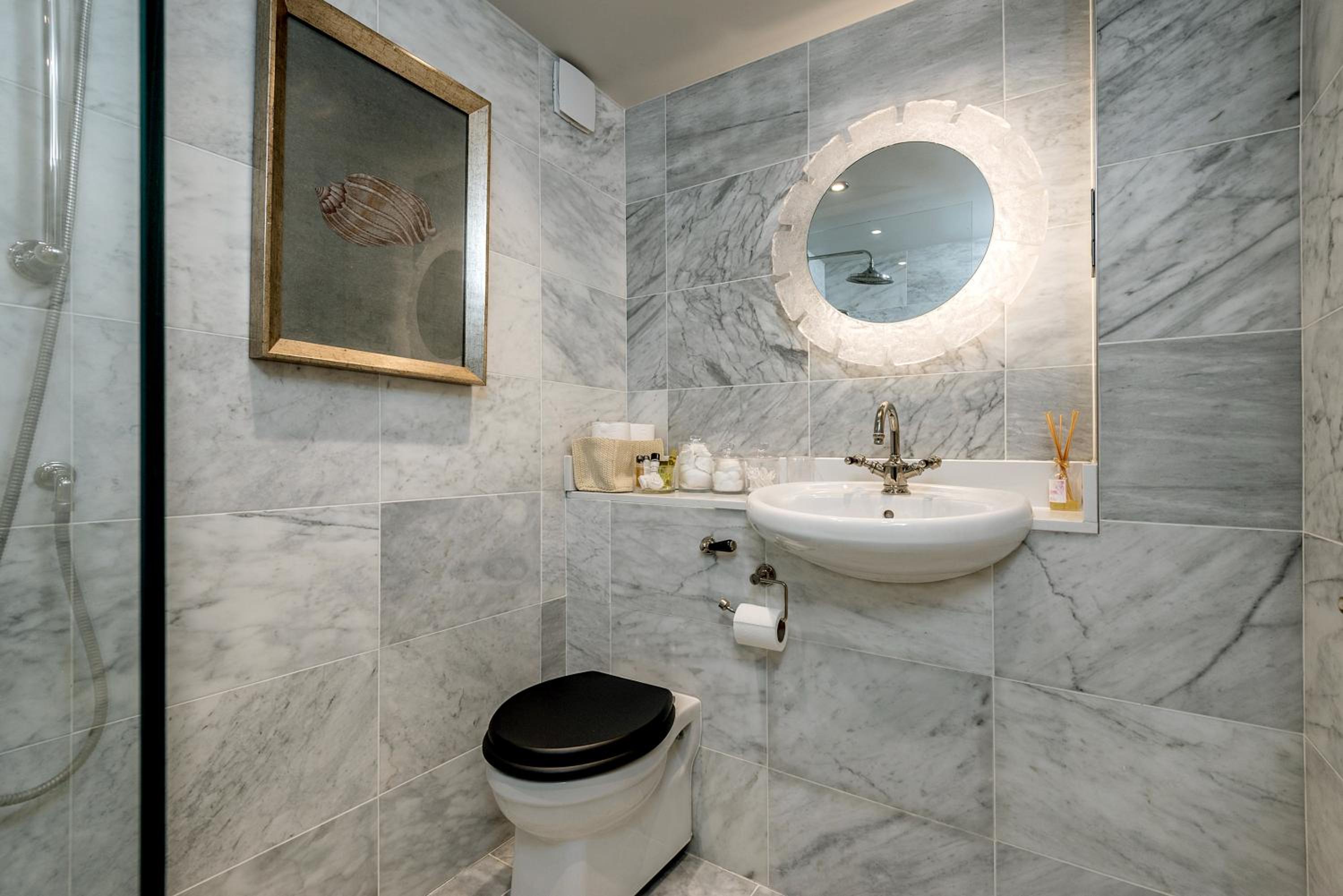 Spacious, Calm One Bedroom