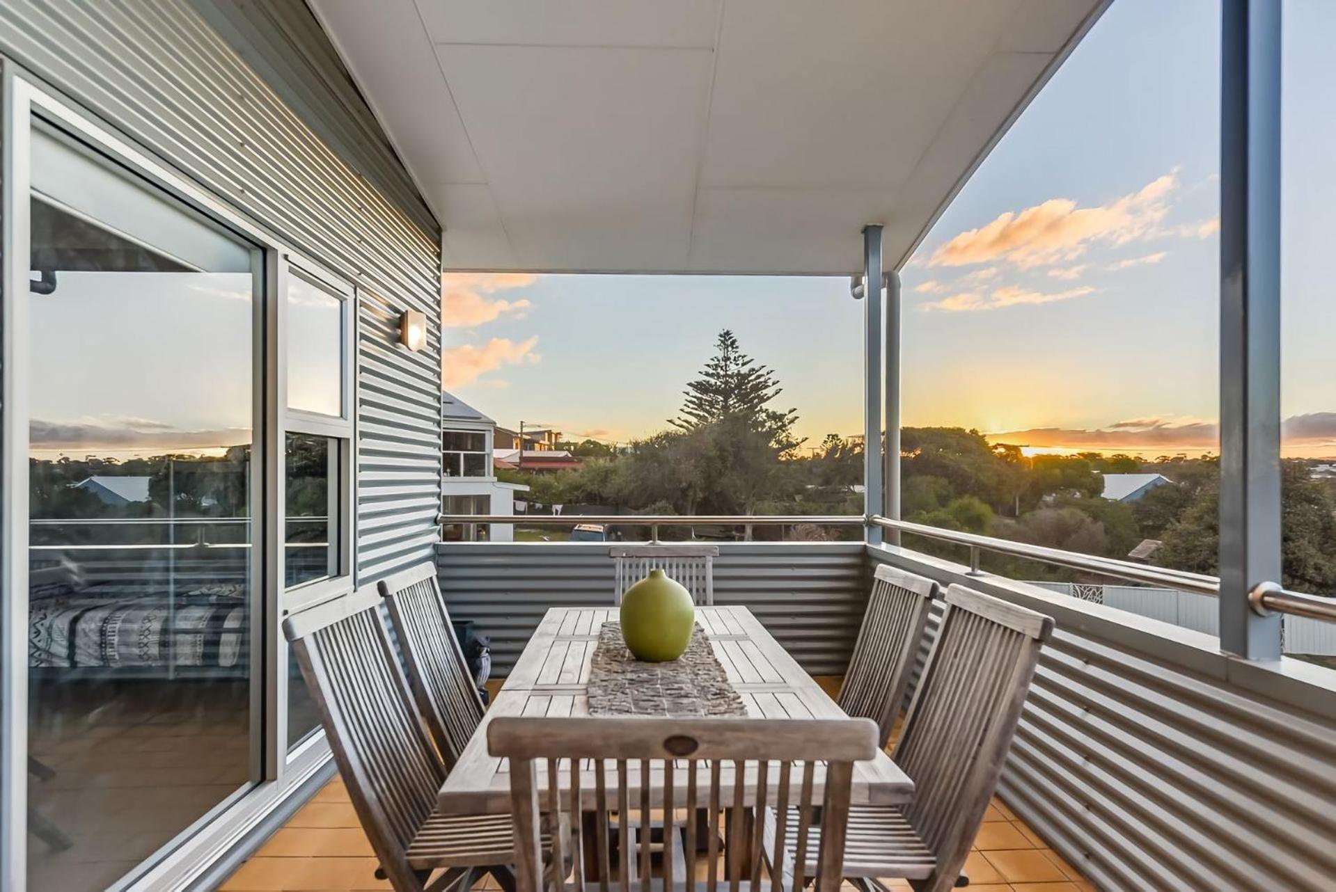 A Surfers Paradise at Chiton Rocks Pets Welcome
