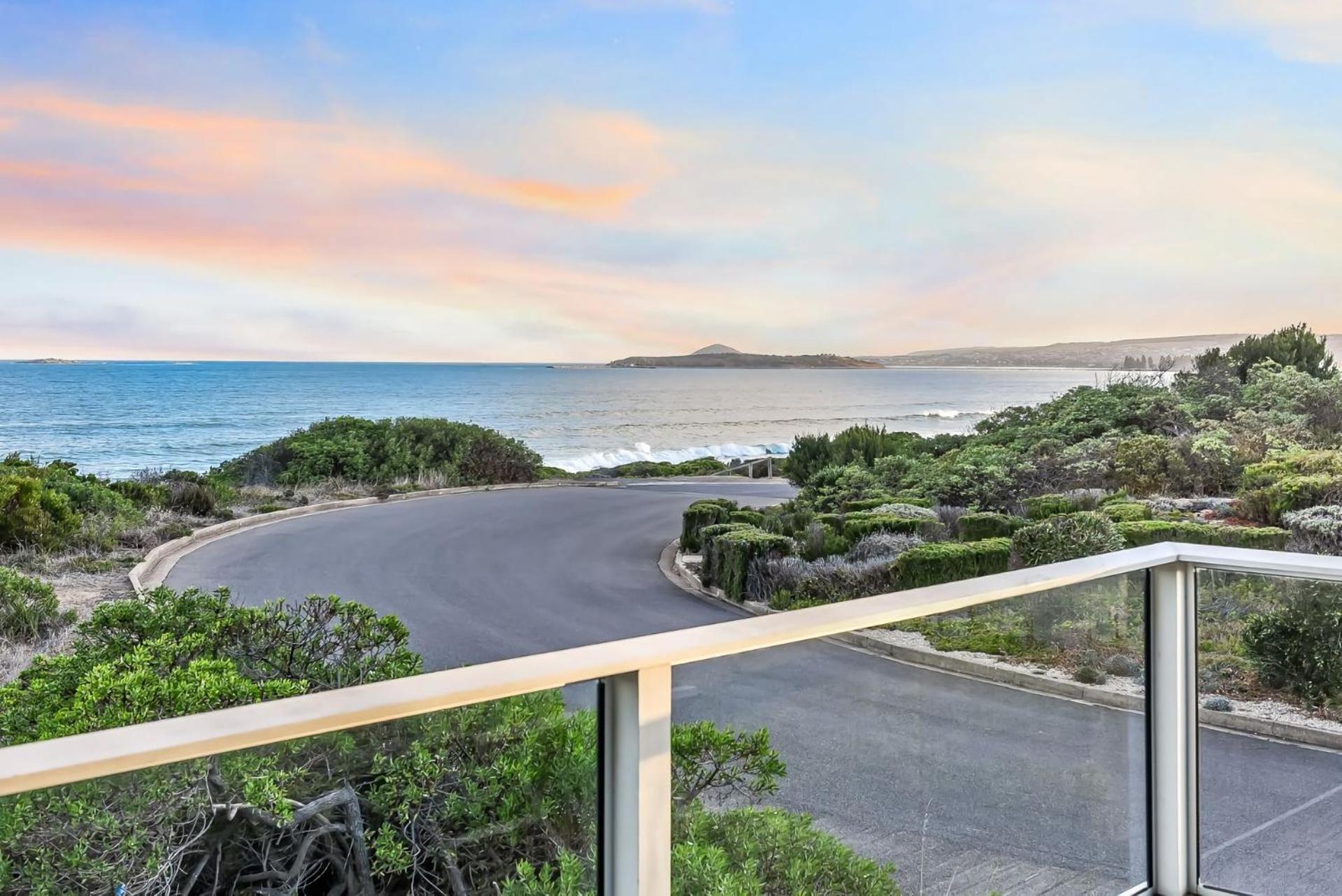 A Surfers Paradise at Chiton Rocks Pets Welcome