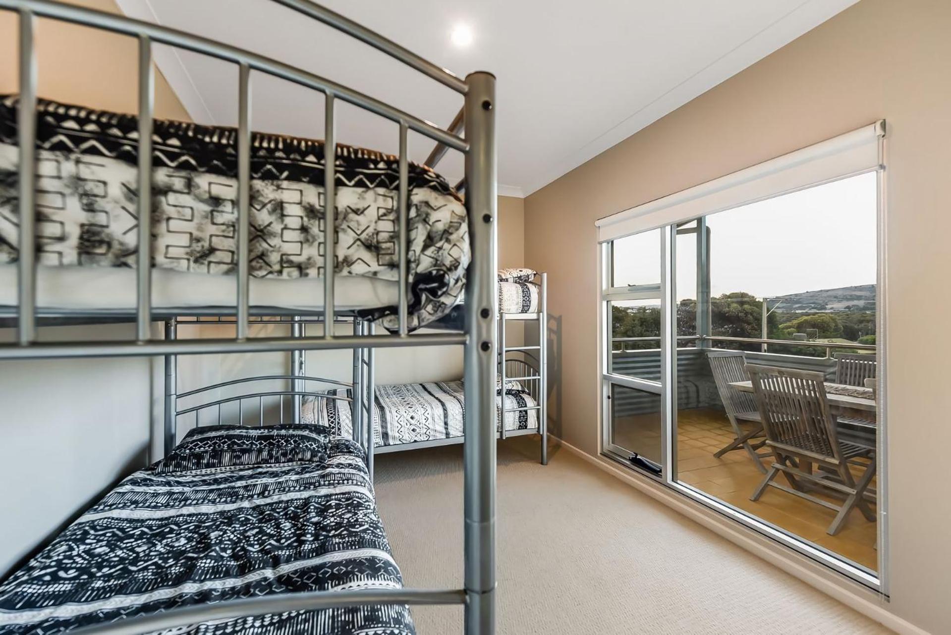 A Surfers Paradise at Chiton Rocks Pets Welcome