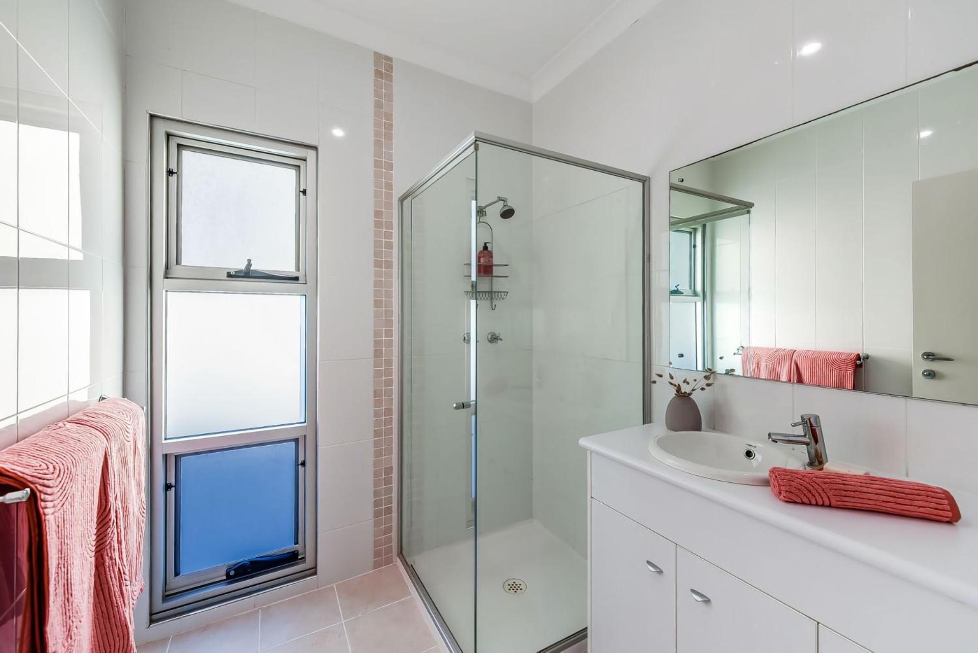 A Surfers Paradise at Chiton Rocks Pets Welcome