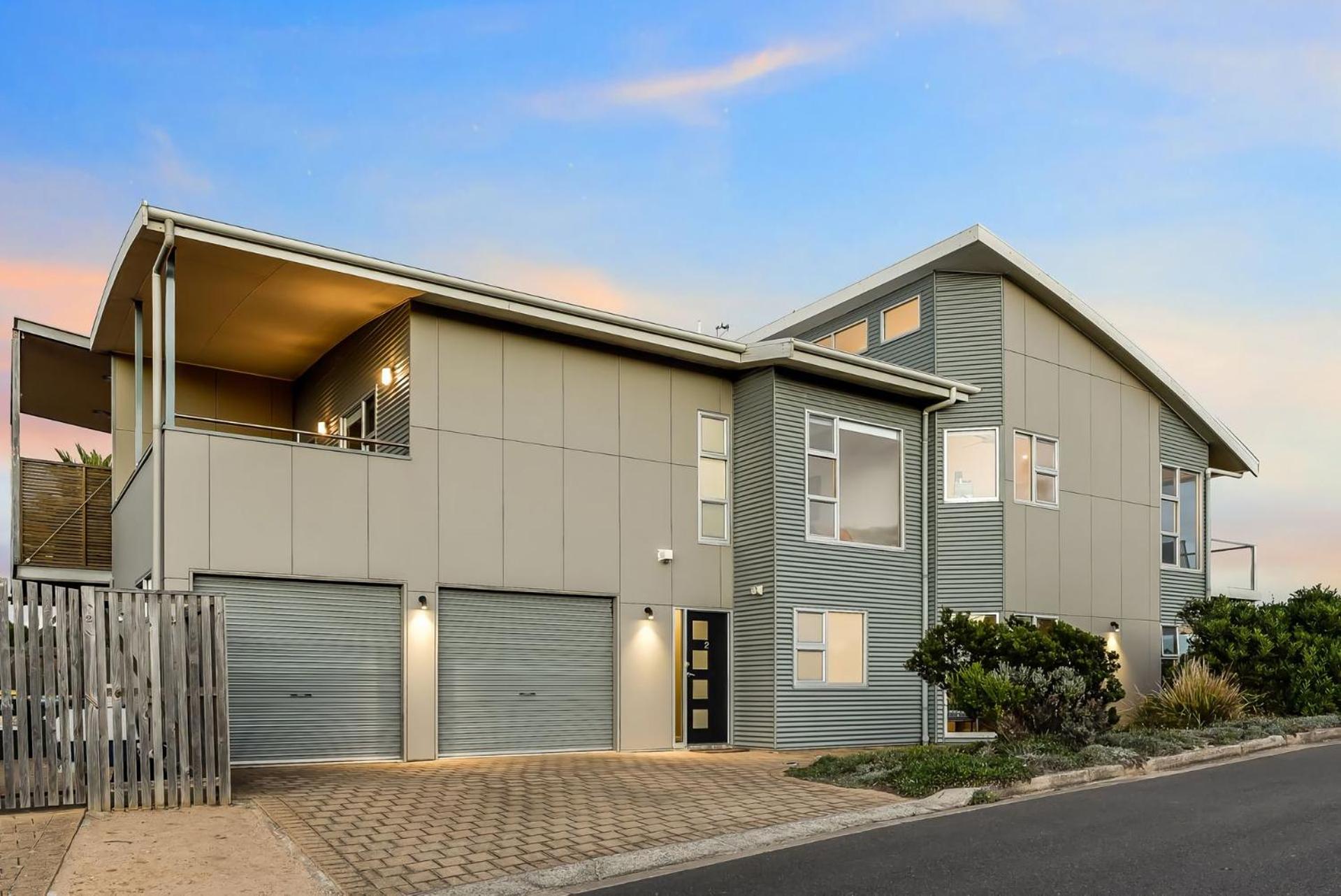 A Surfers Paradise at Chiton Rocks Pets Welcome