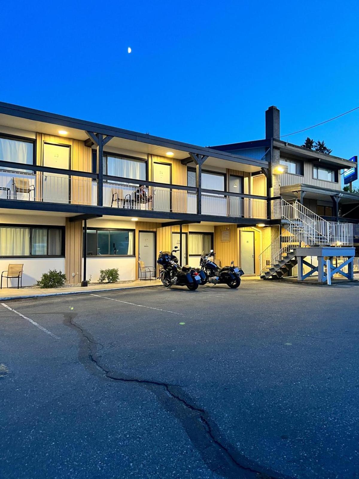 Nanaimo Vacations - Departure Bay Motel - Property Image 1