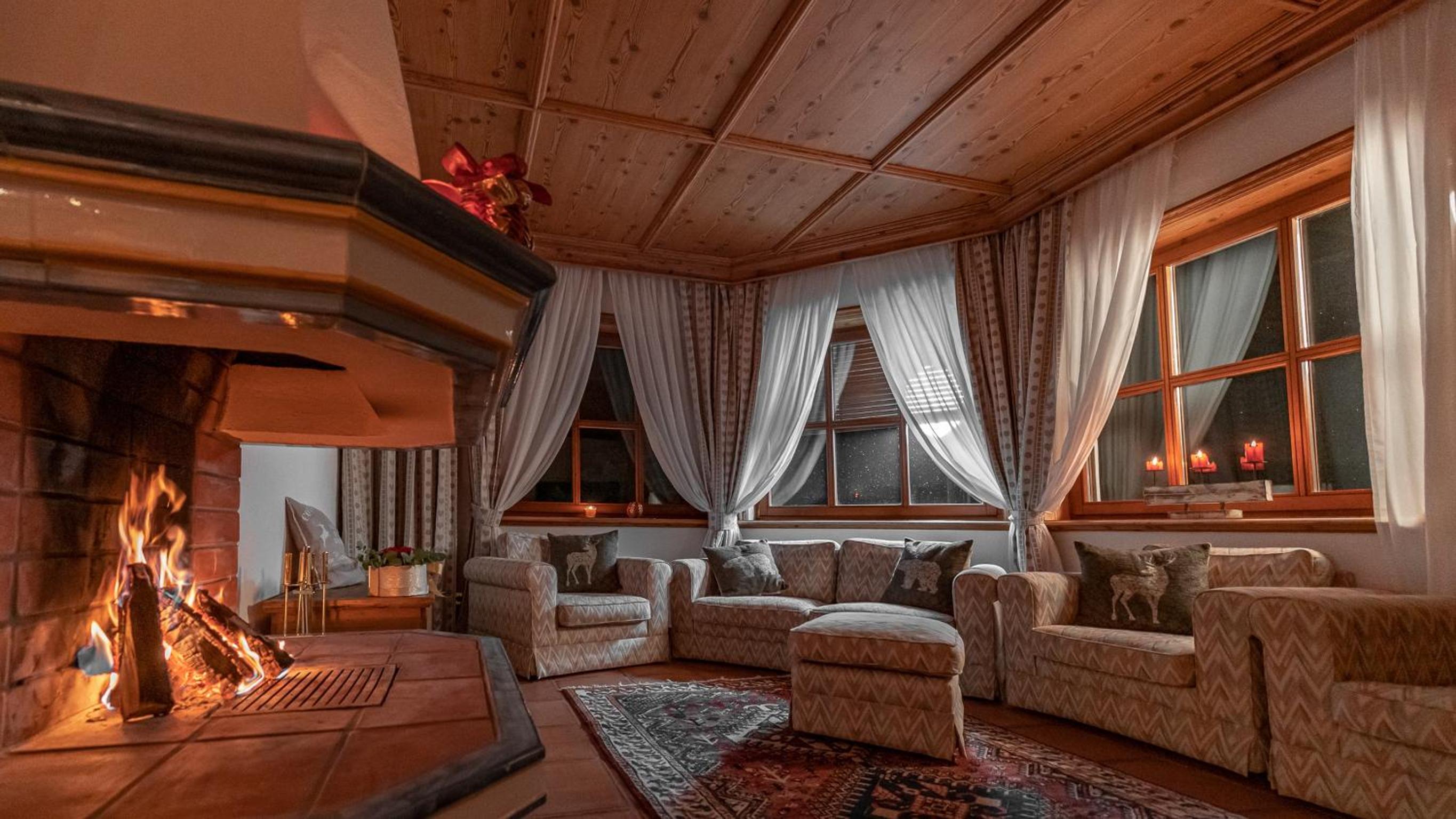 Villa Bostele with Five Bedrooms, Indoor Pool, Two Saunas & Garage