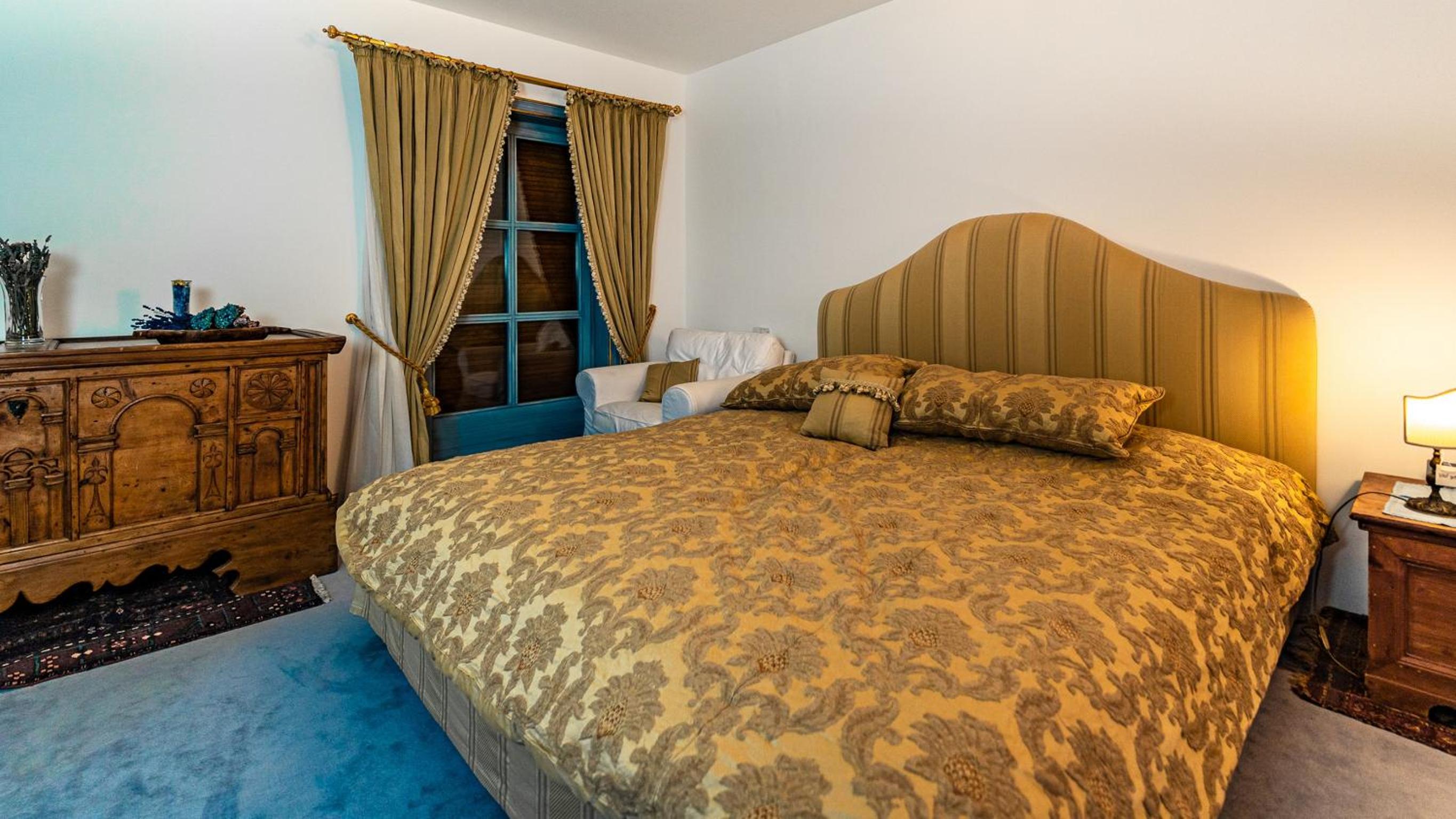 Villa Bostele with Five Bedrooms, Indoor Pool, Two Saunas & Garage