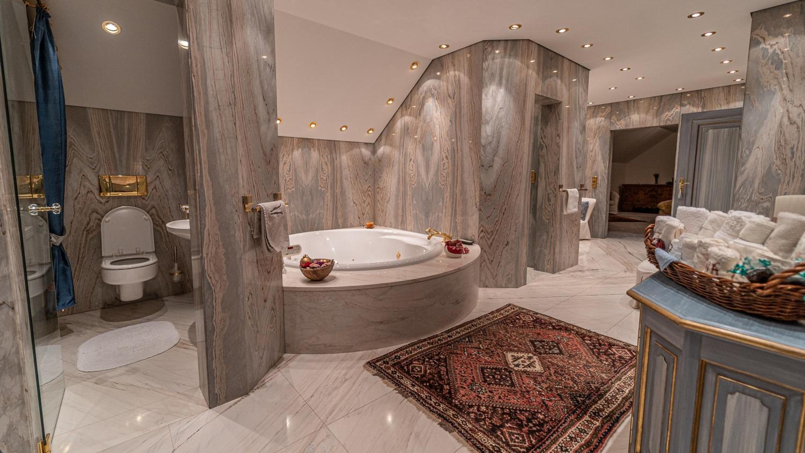 Villa Bostele with Five Bedrooms, Indoor Pool, Two Saunas & Garage