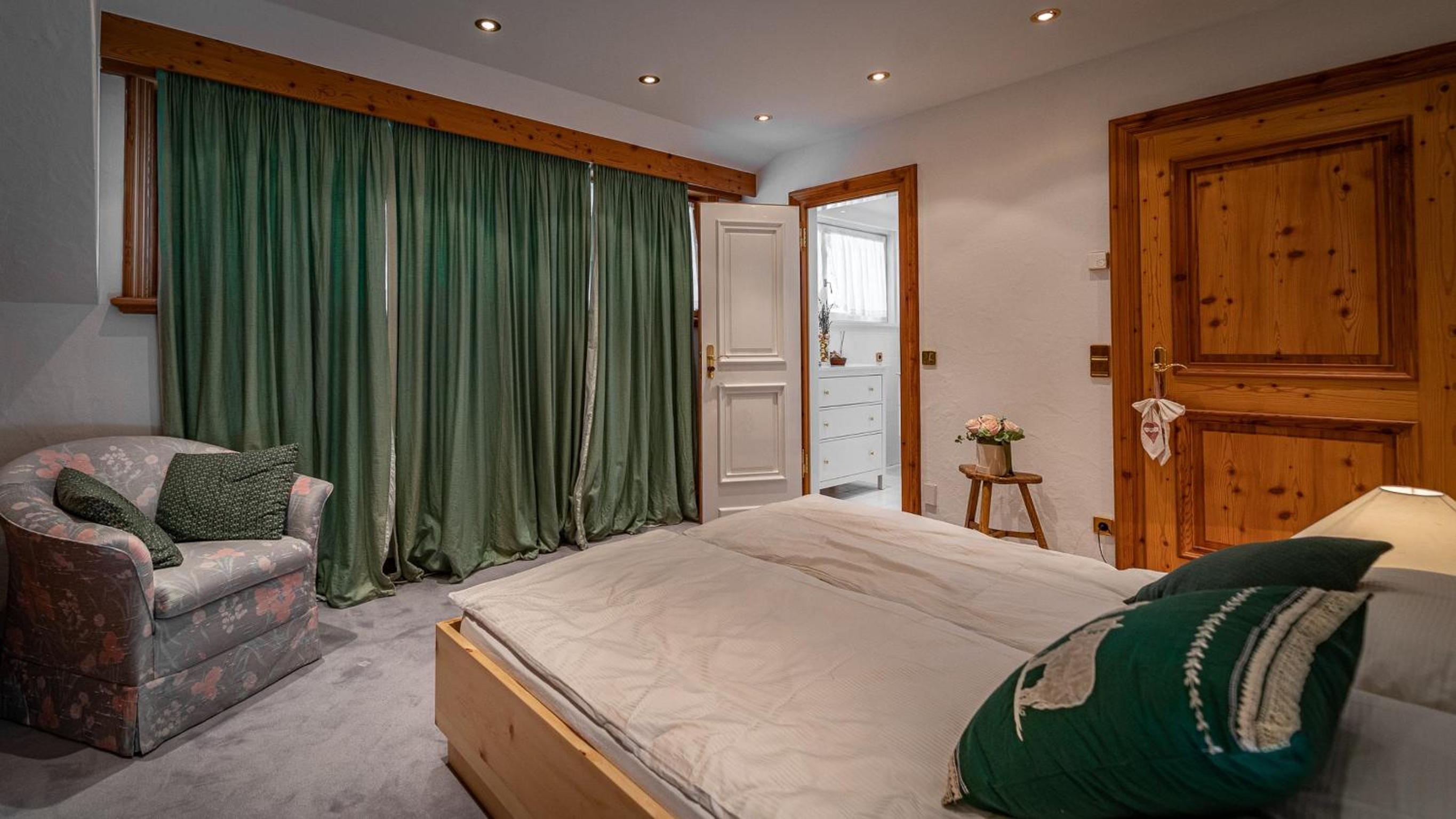 Villa Bostele with Five Bedrooms, Indoor Pool, Two Saunas & Garage