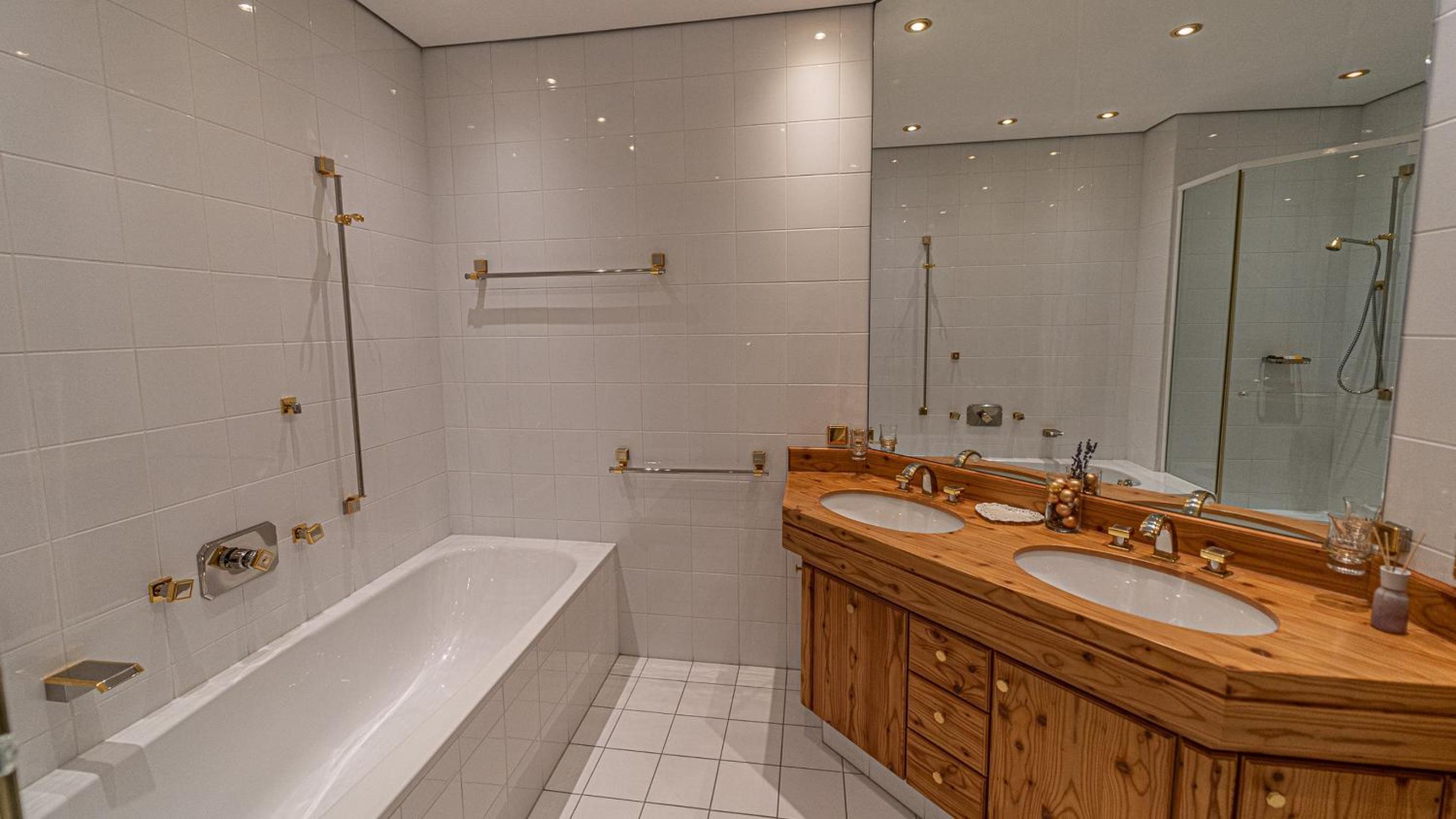 Villa Bostele with Five Bedrooms, Indoor Pool, Two Saunas & Garage