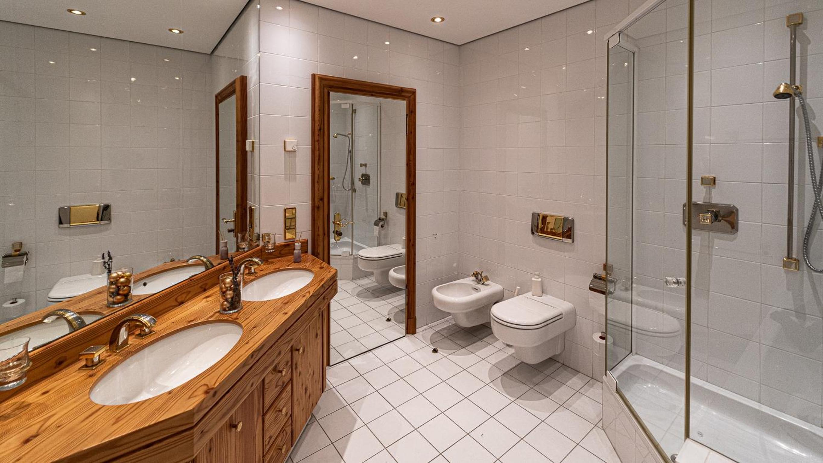 Villa Bostele with Five Bedrooms, Indoor Pool, Two Saunas & Garage