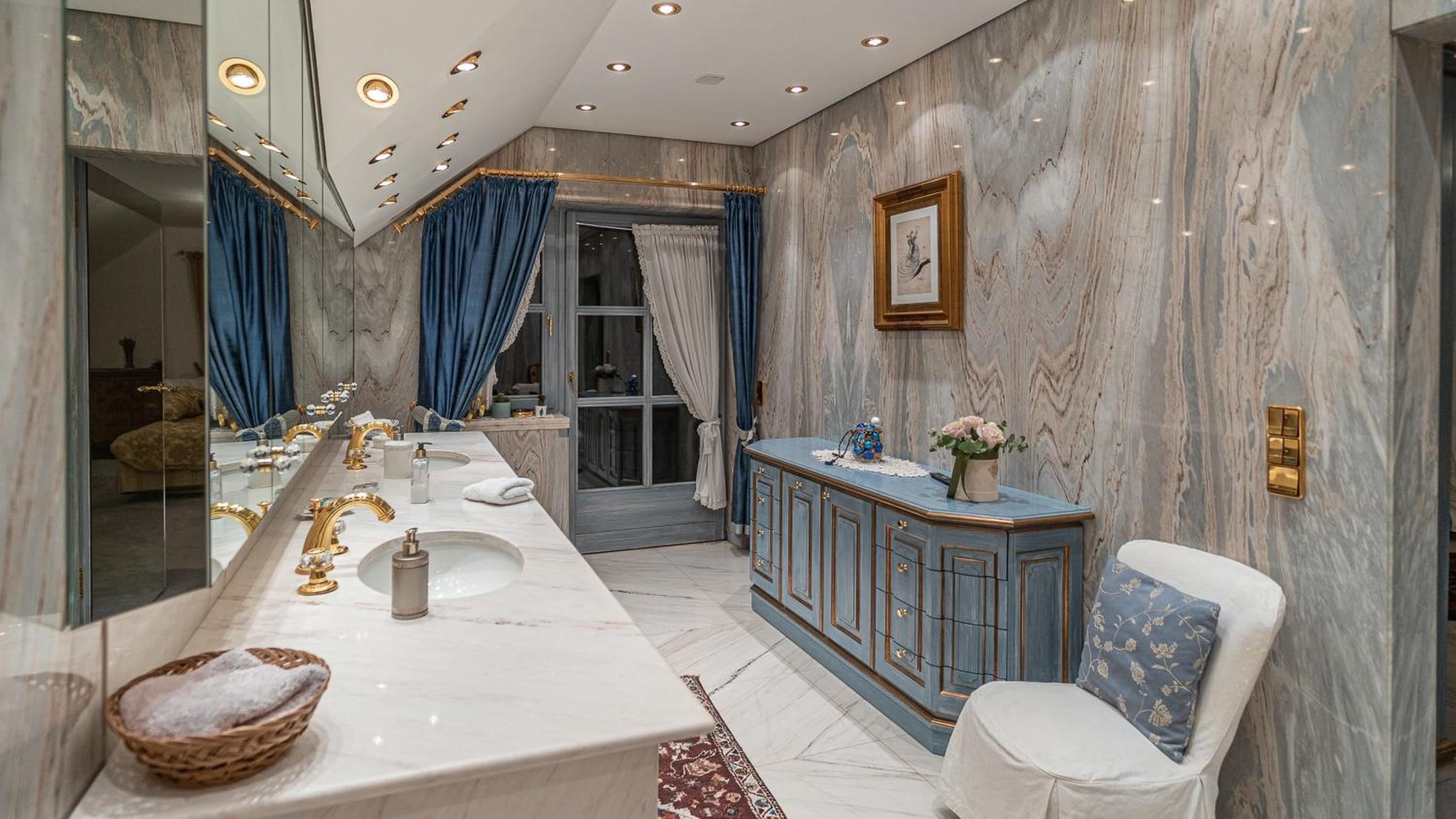 Villa Bostele with Five Bedrooms, Indoor Pool, Two Saunas & Garage
