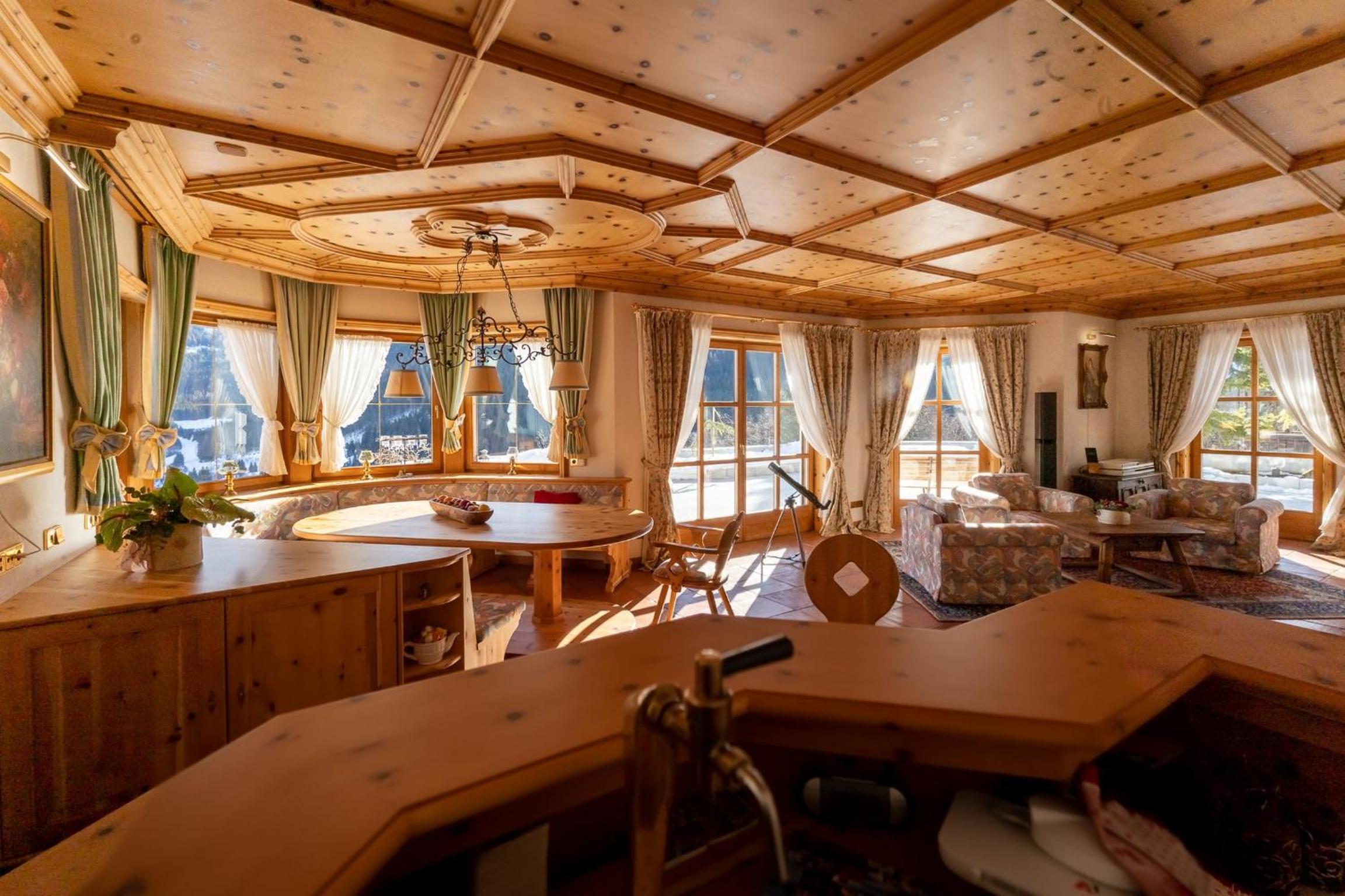 Villa Bostele with Five Bedrooms, Indoor Pool, Two Saunas & Garage