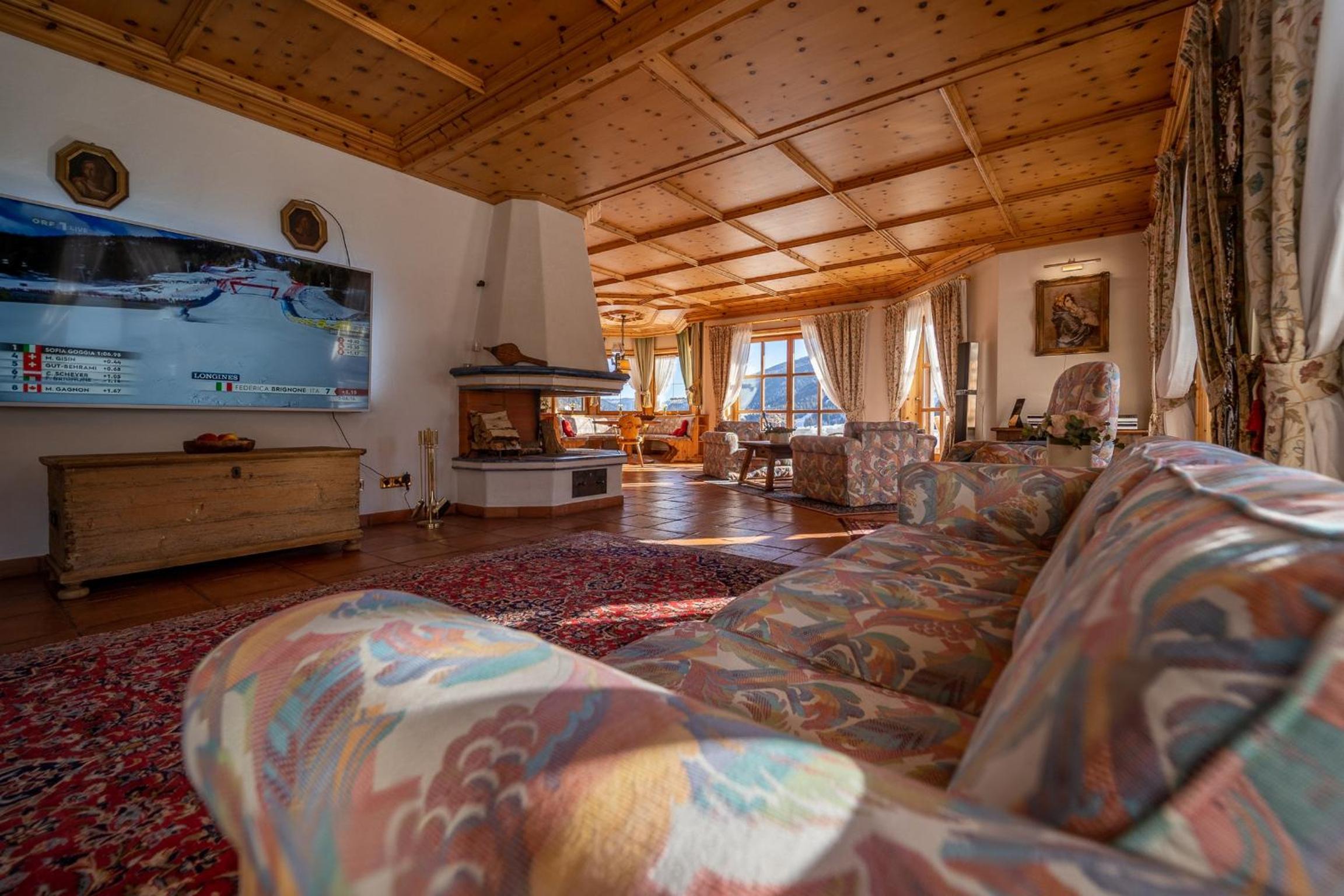 Villa Bostele with Five Bedrooms, Indoor Pool, Two Saunas & Garage