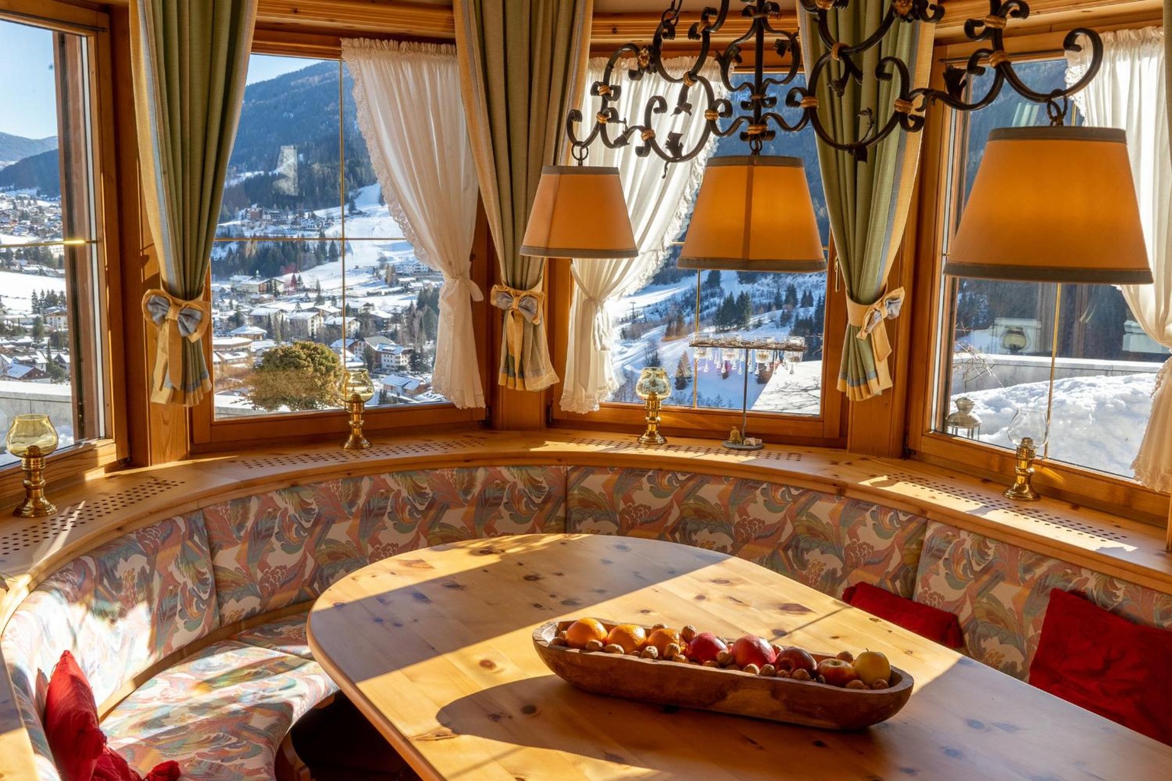 Villa Bostele with Five Bedrooms, Indoor Pool, Two Saunas & Garage