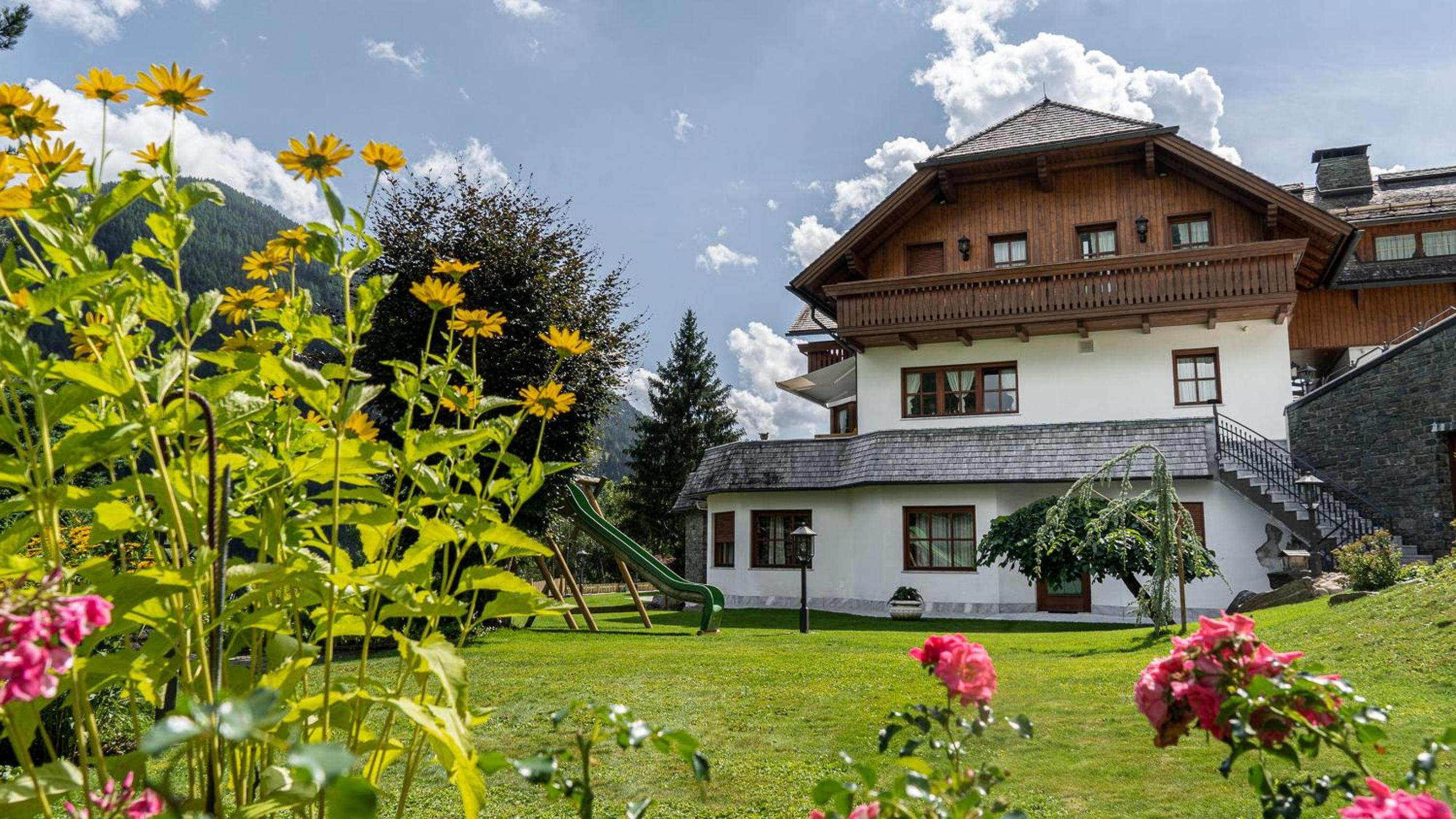 Villa Bostele with Five Bedrooms, Indoor Pool, Two Saunas & Garage