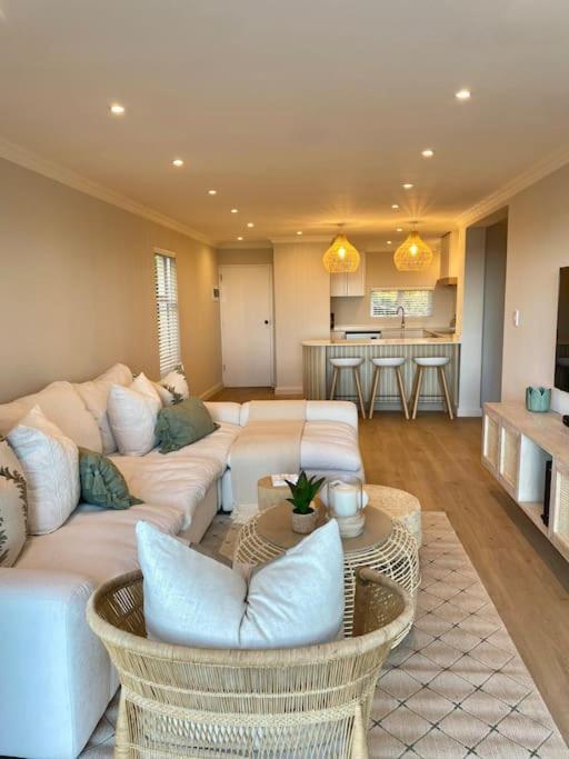 Luxurious 3 Bedroom Apartment with Amazing Views view 4