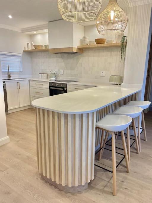 Luxurious 3 Bedroom Apartment with Amazing Views view 5
