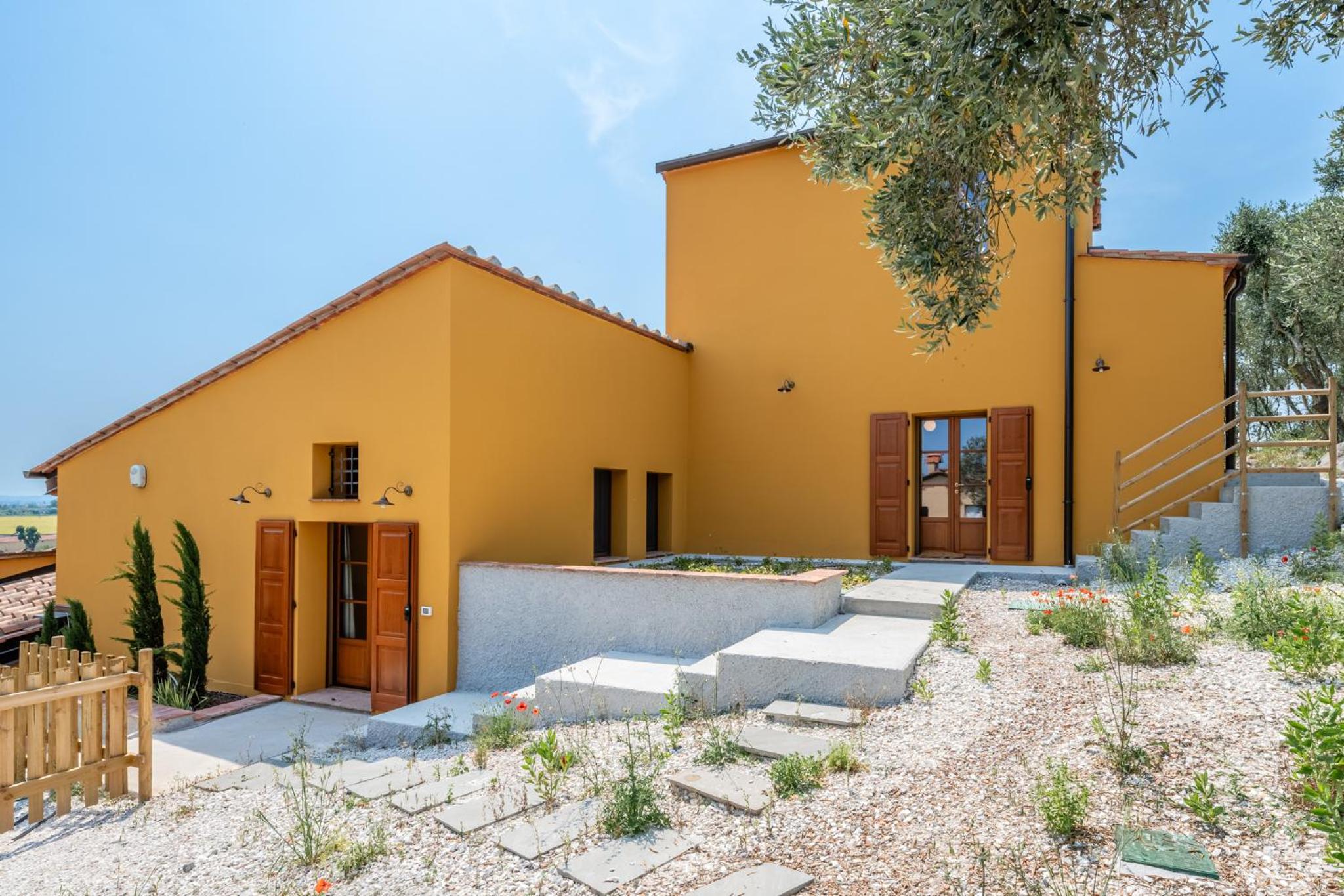 Casale Pisano view 2