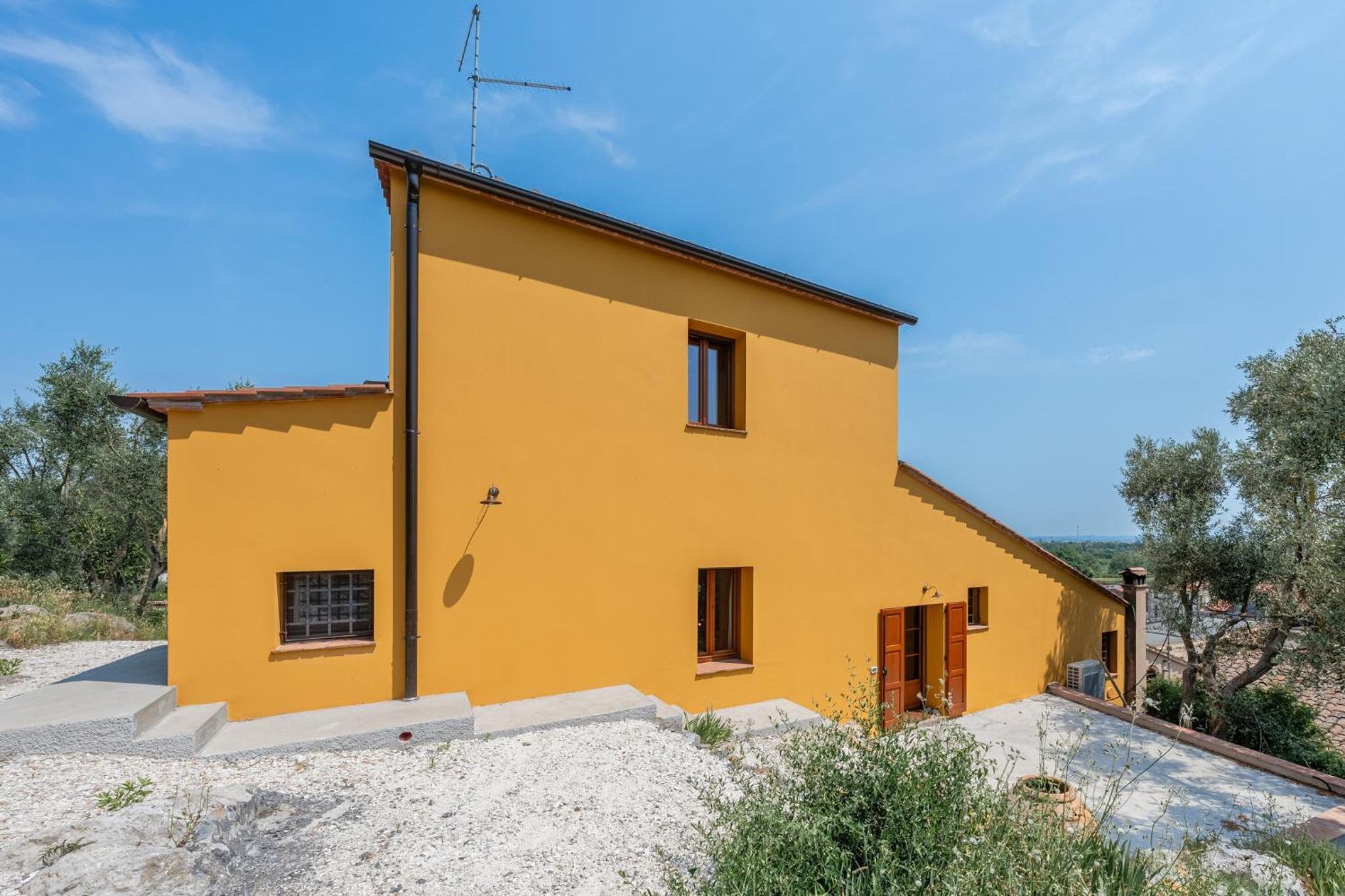 Casale Pisano view 3