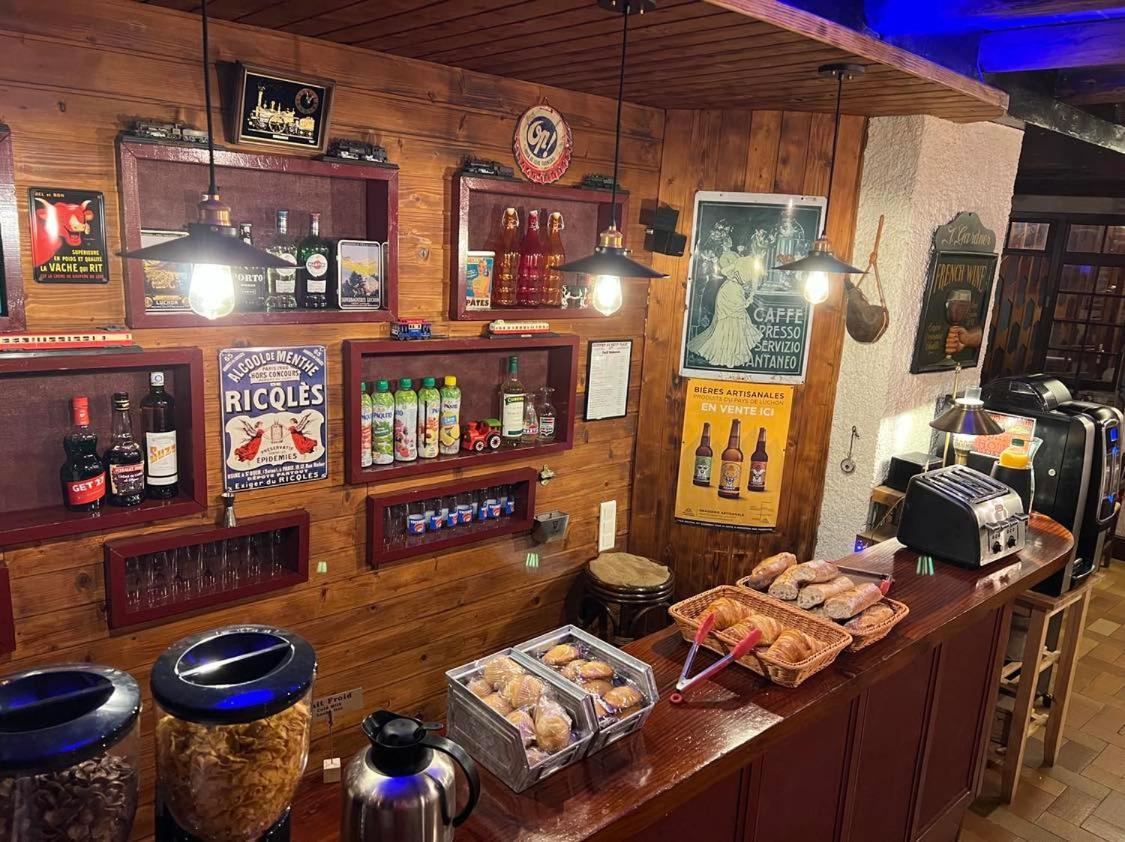 bar