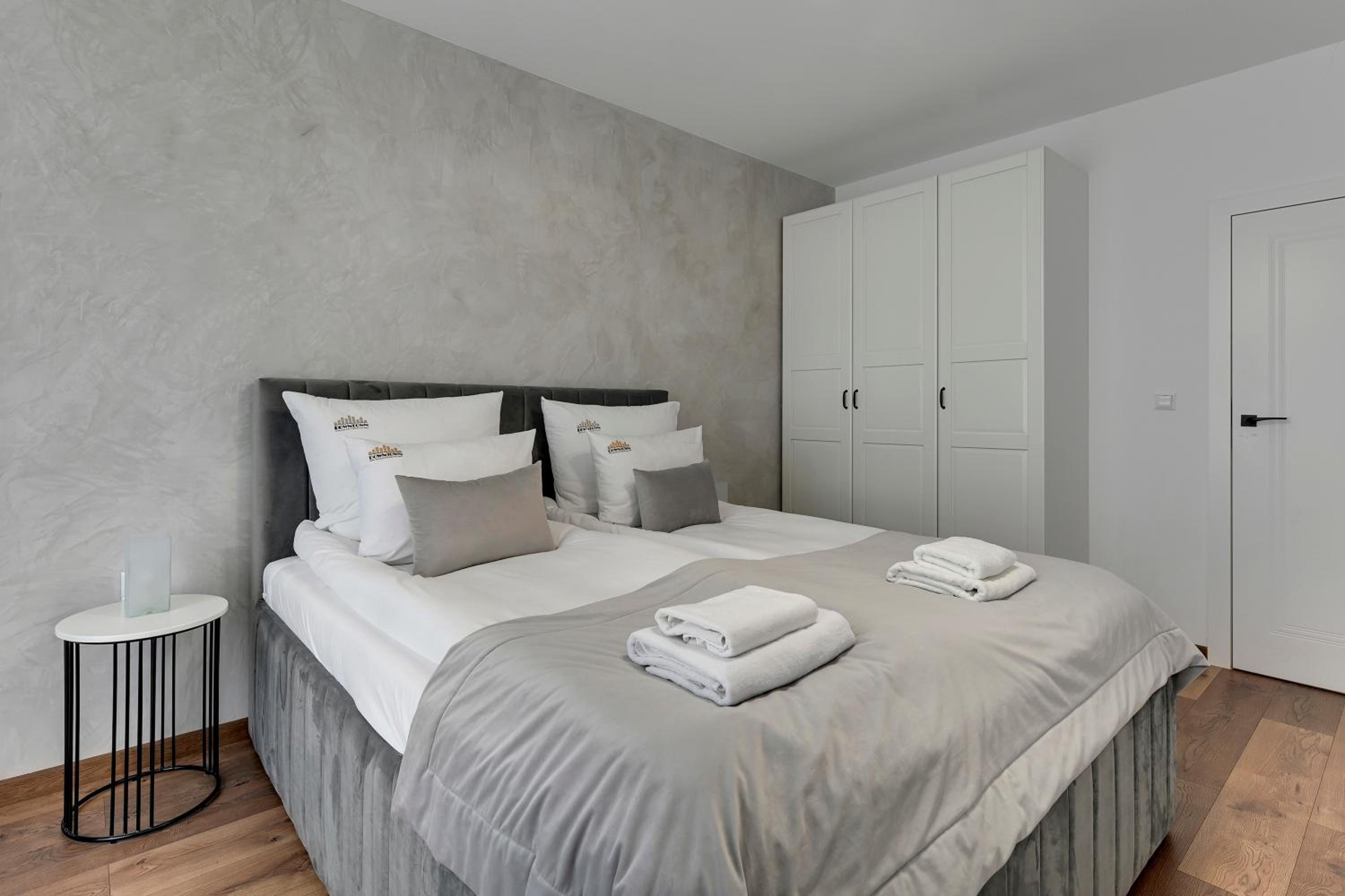Bastion Wałowa City Center & Parking by Downtown Apartments