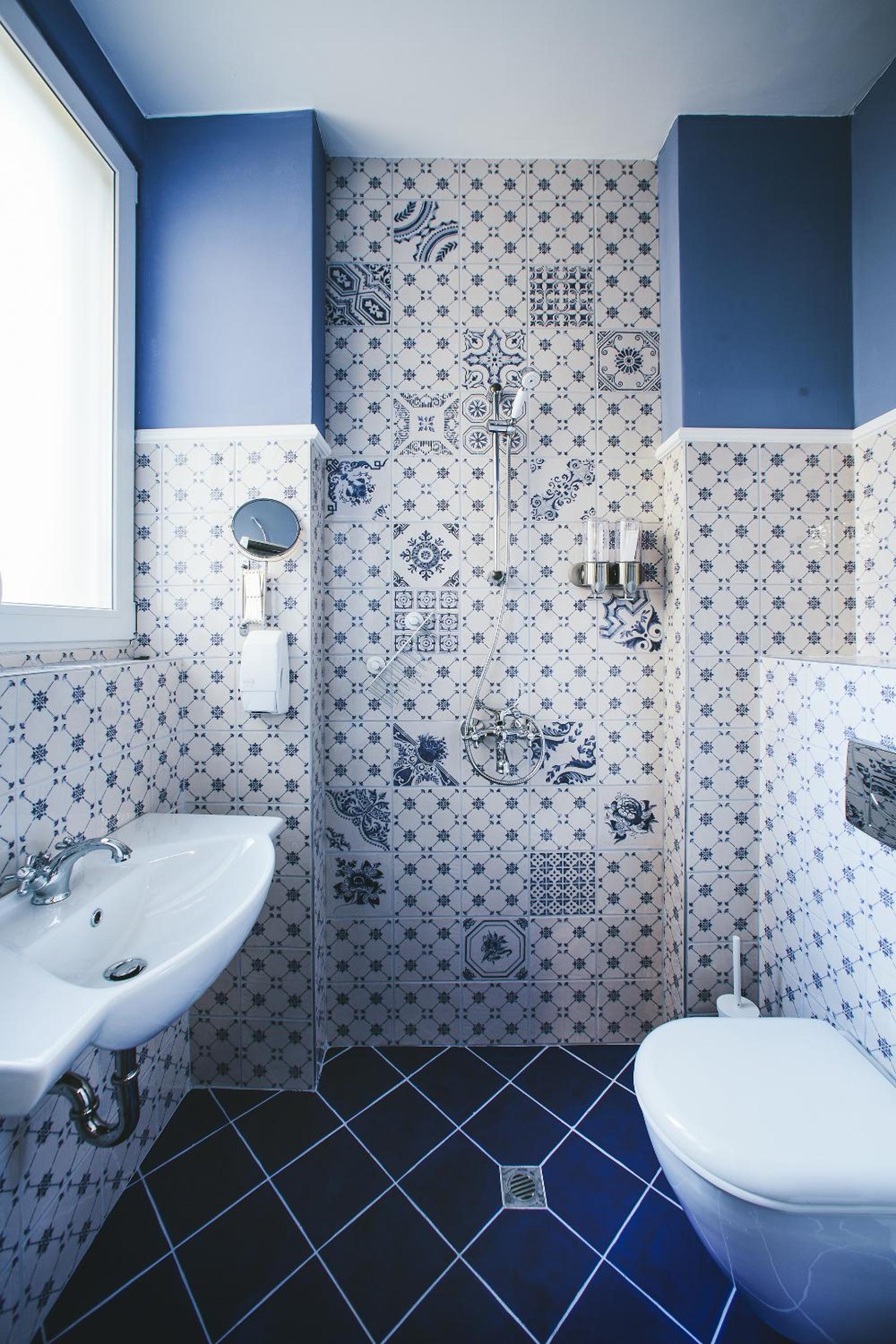 5 Vintage Guest House