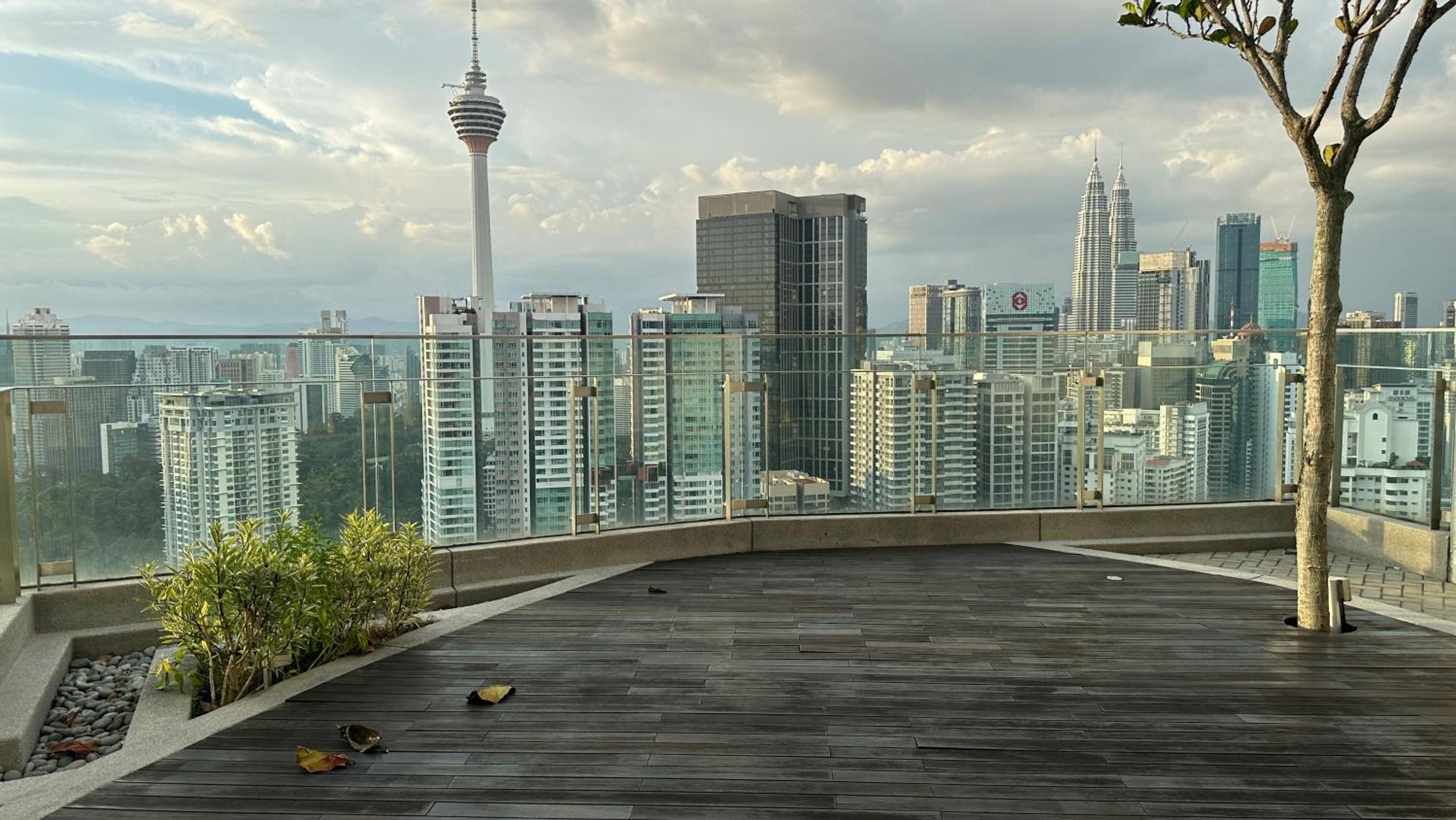 Balcony Unit @ Robertson Residence 18f