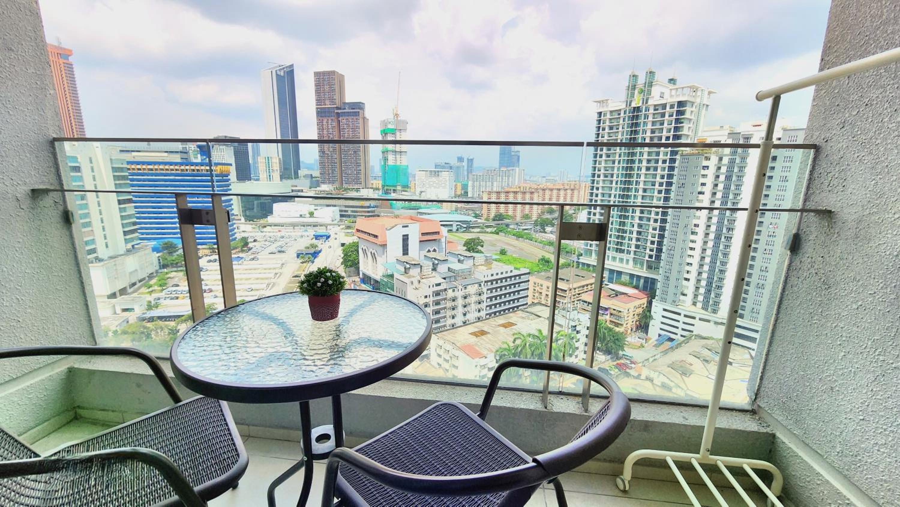 Balcony Unit @ Robertson Residence 18f
