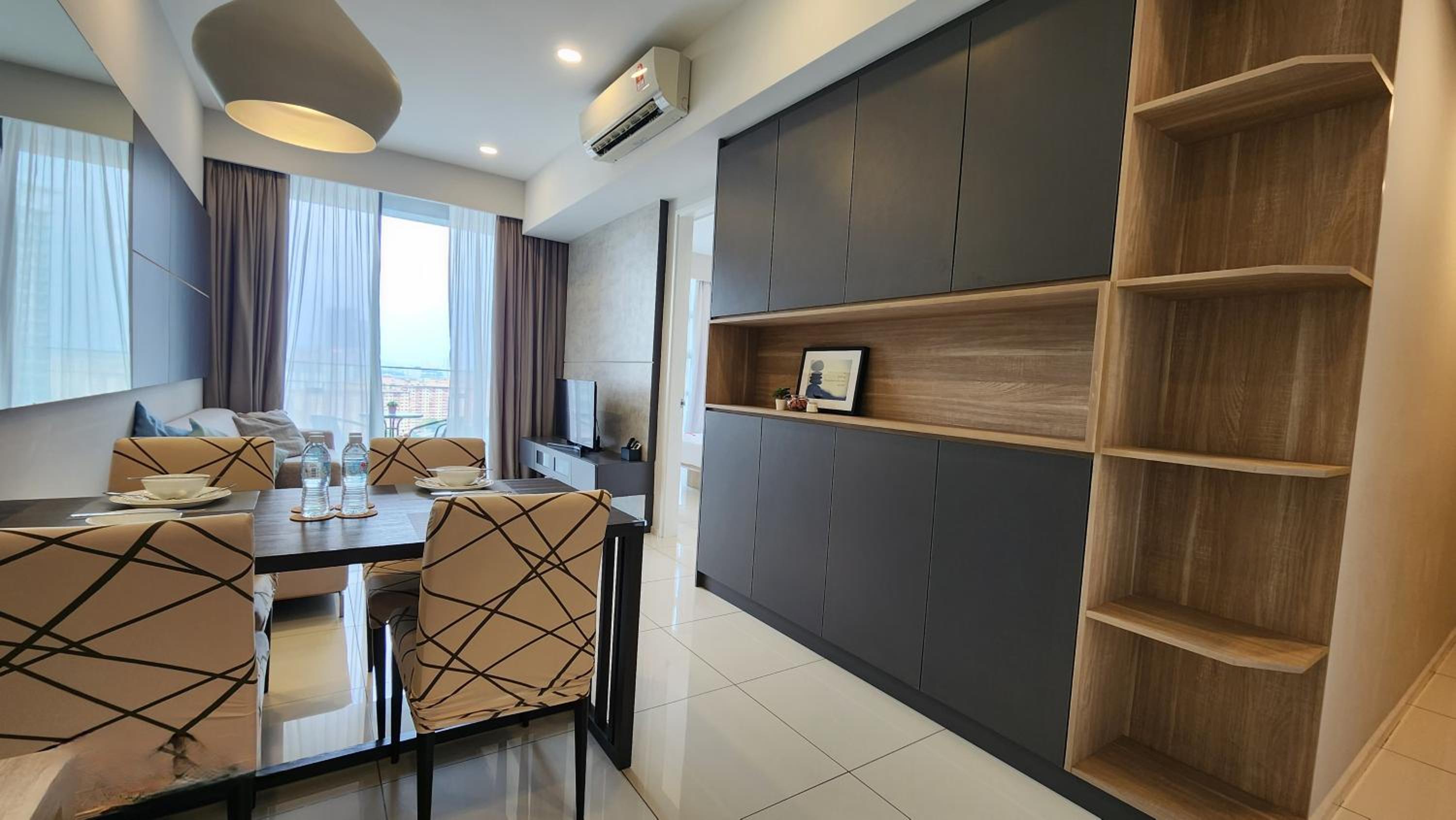 Balcony Unit @ Robertson Residence 18f