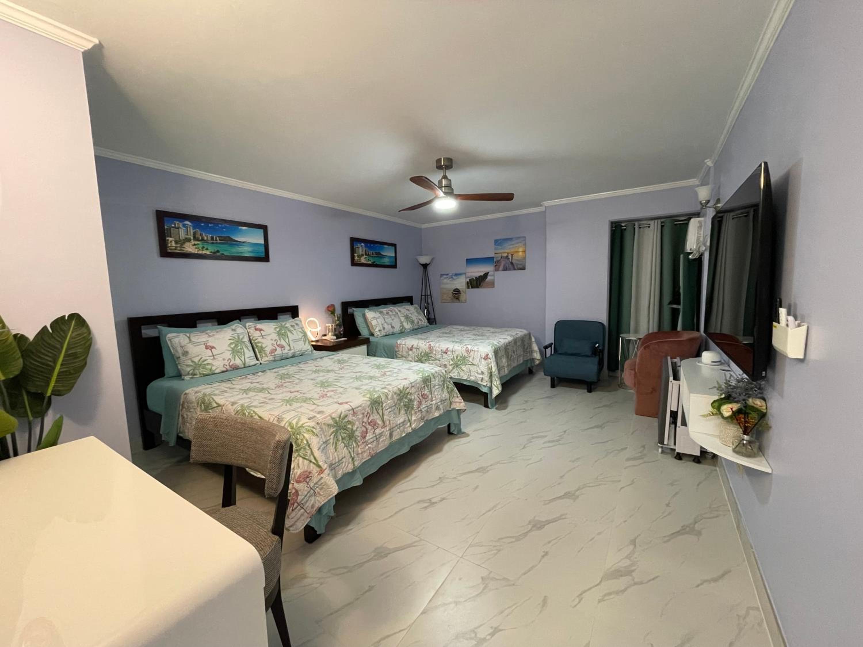 Amazing waikiki Beach condo 2Bed2Bath+free Parking: hotel room photo