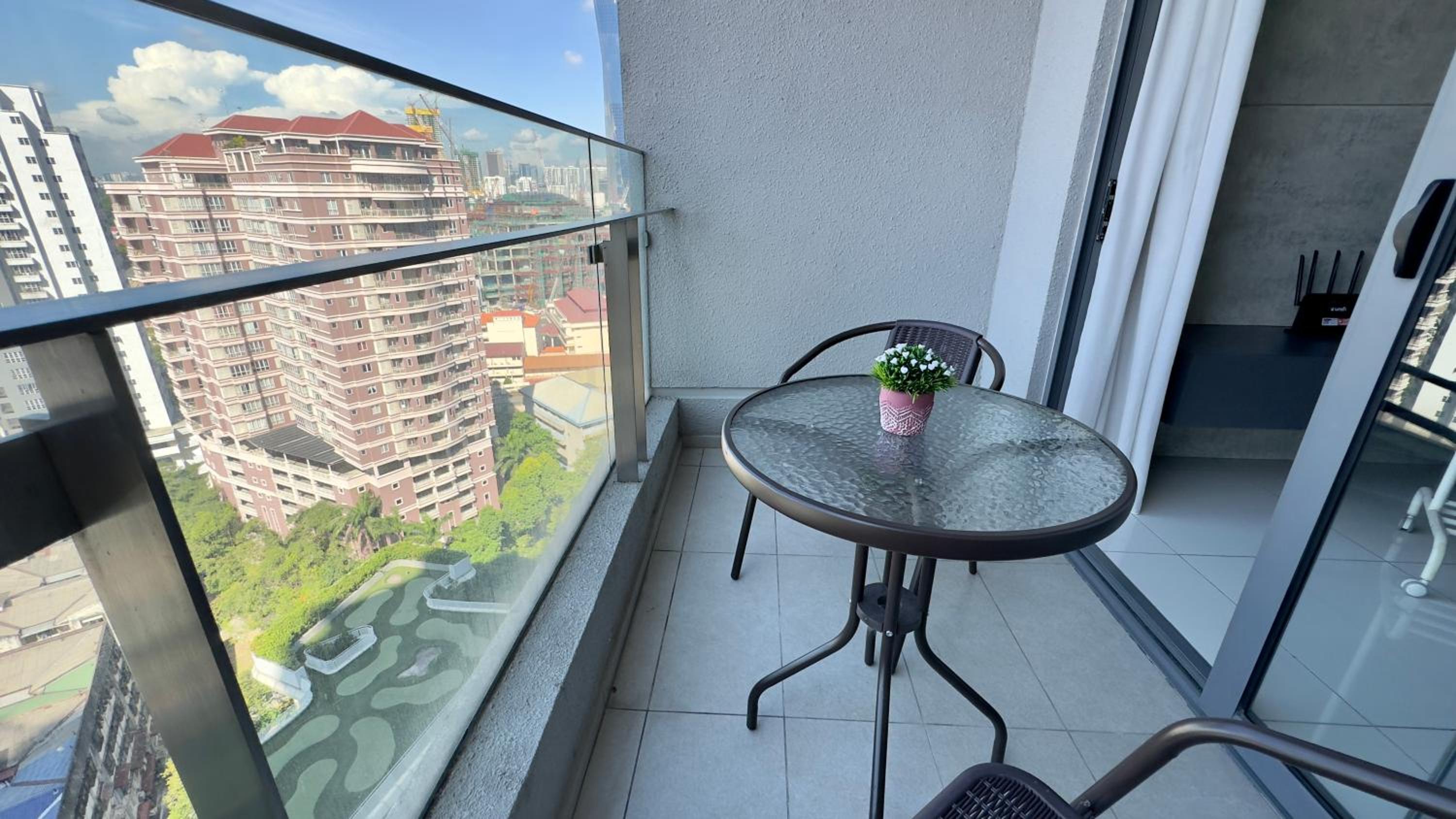 Balcony Unit @ Robertson Residence 18f