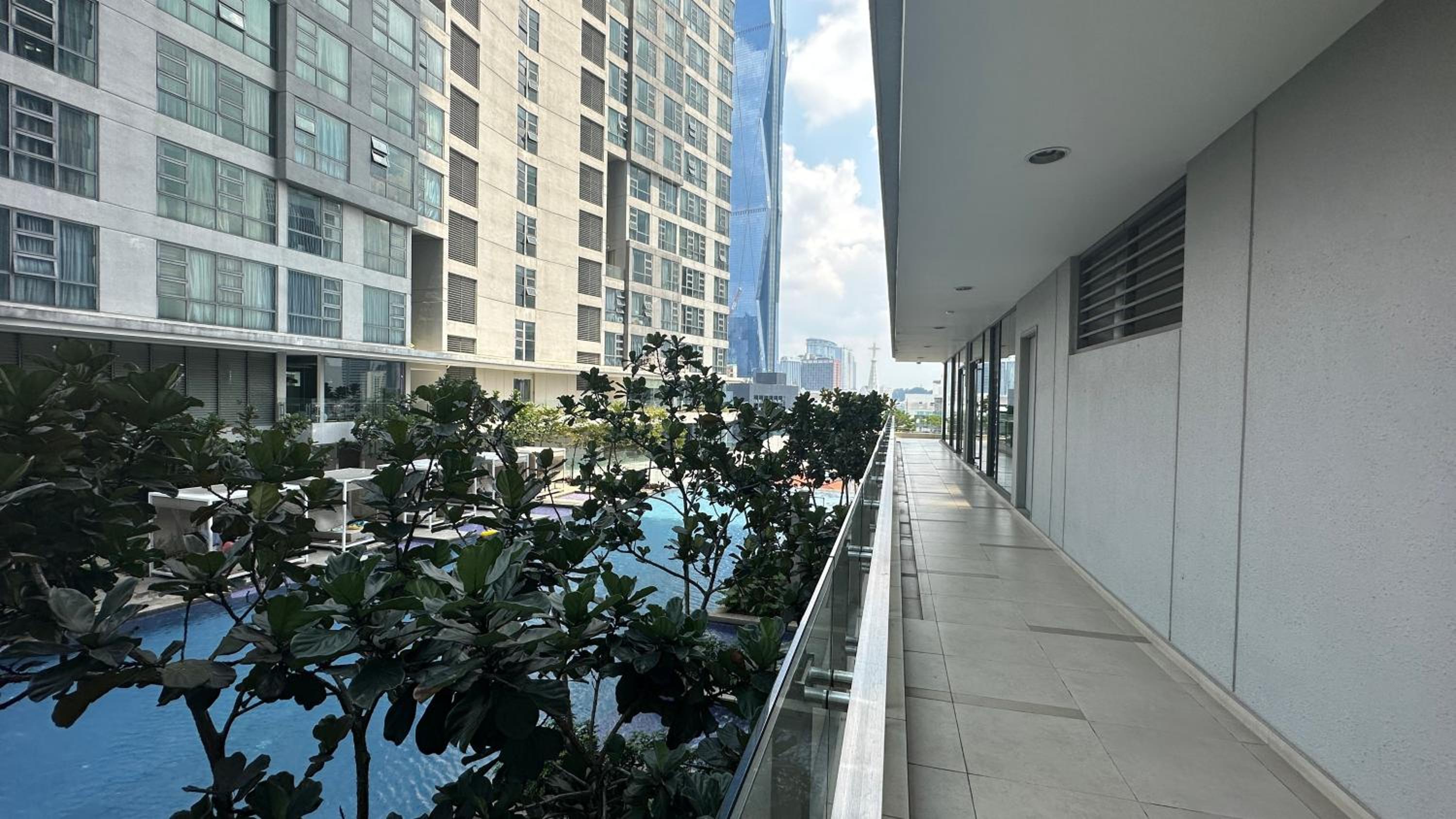 Balcony Unit @ Robertson Residence 18f