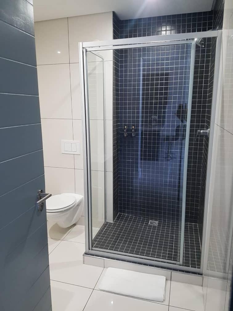 Movic's Modern Airbnb view 5