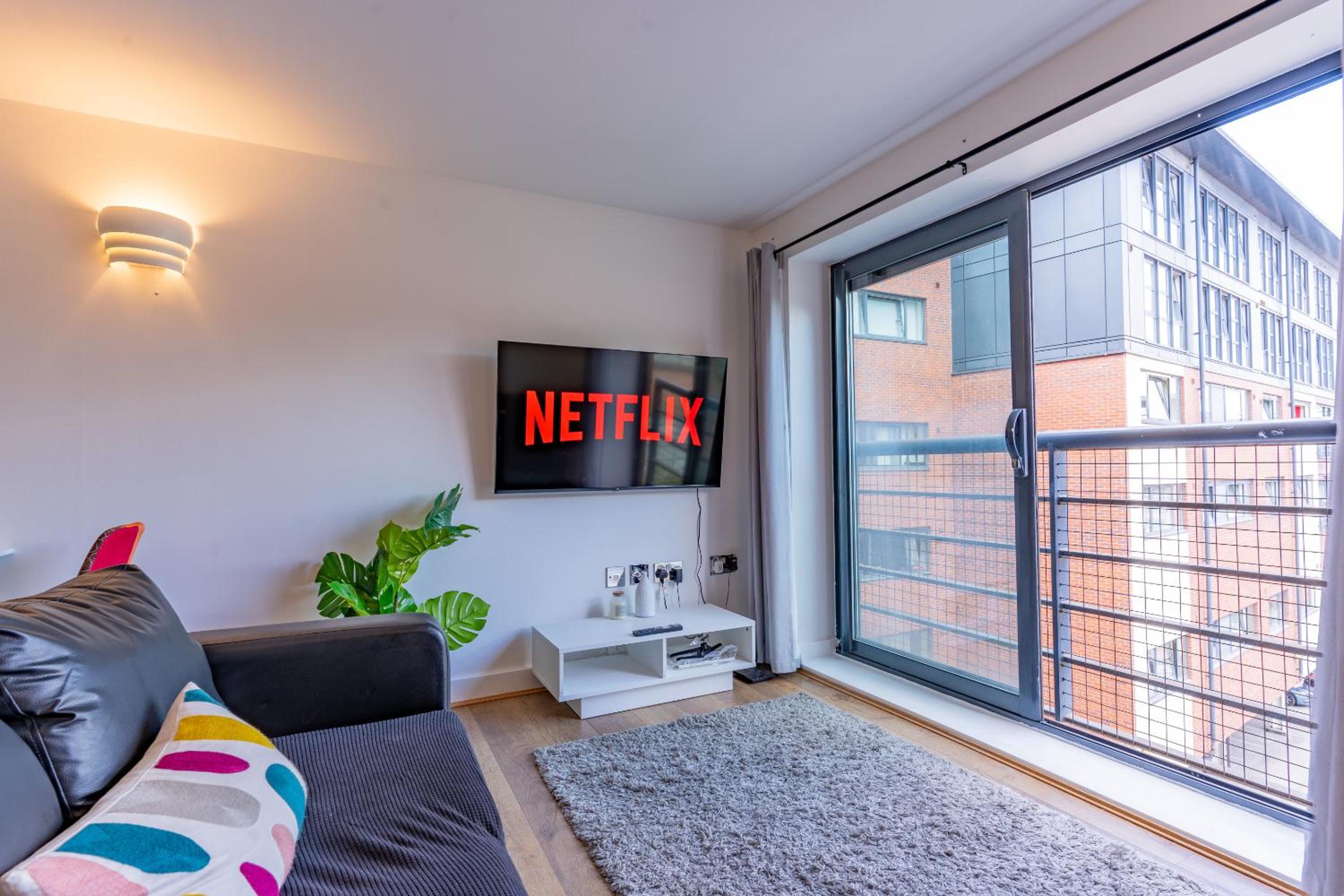 City Apartment - Free Underground Parking view 4