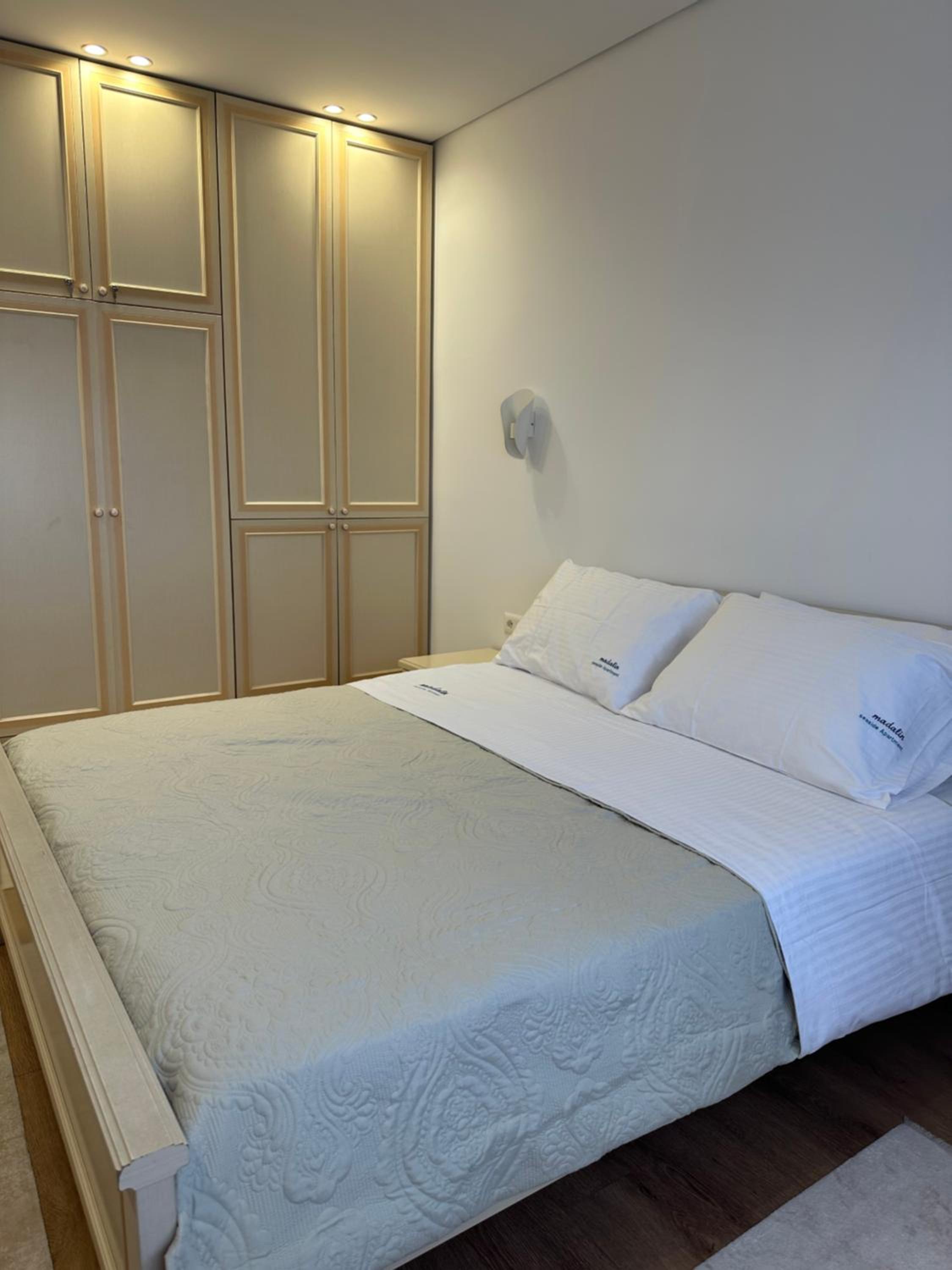 Madalin Seaside Apartment