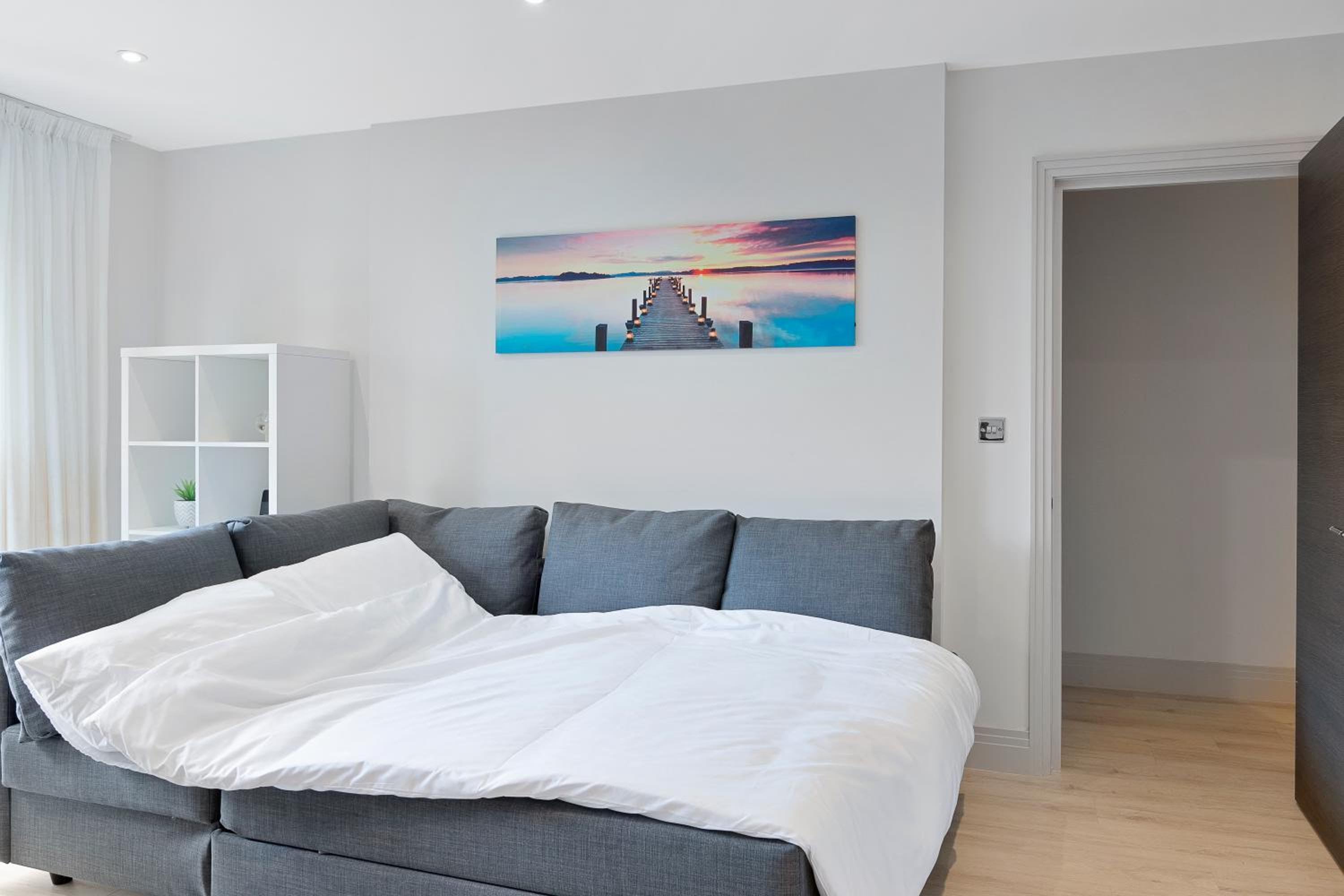 Spacious, 3 bedroom, 2 bathroom, Surbiton view 3