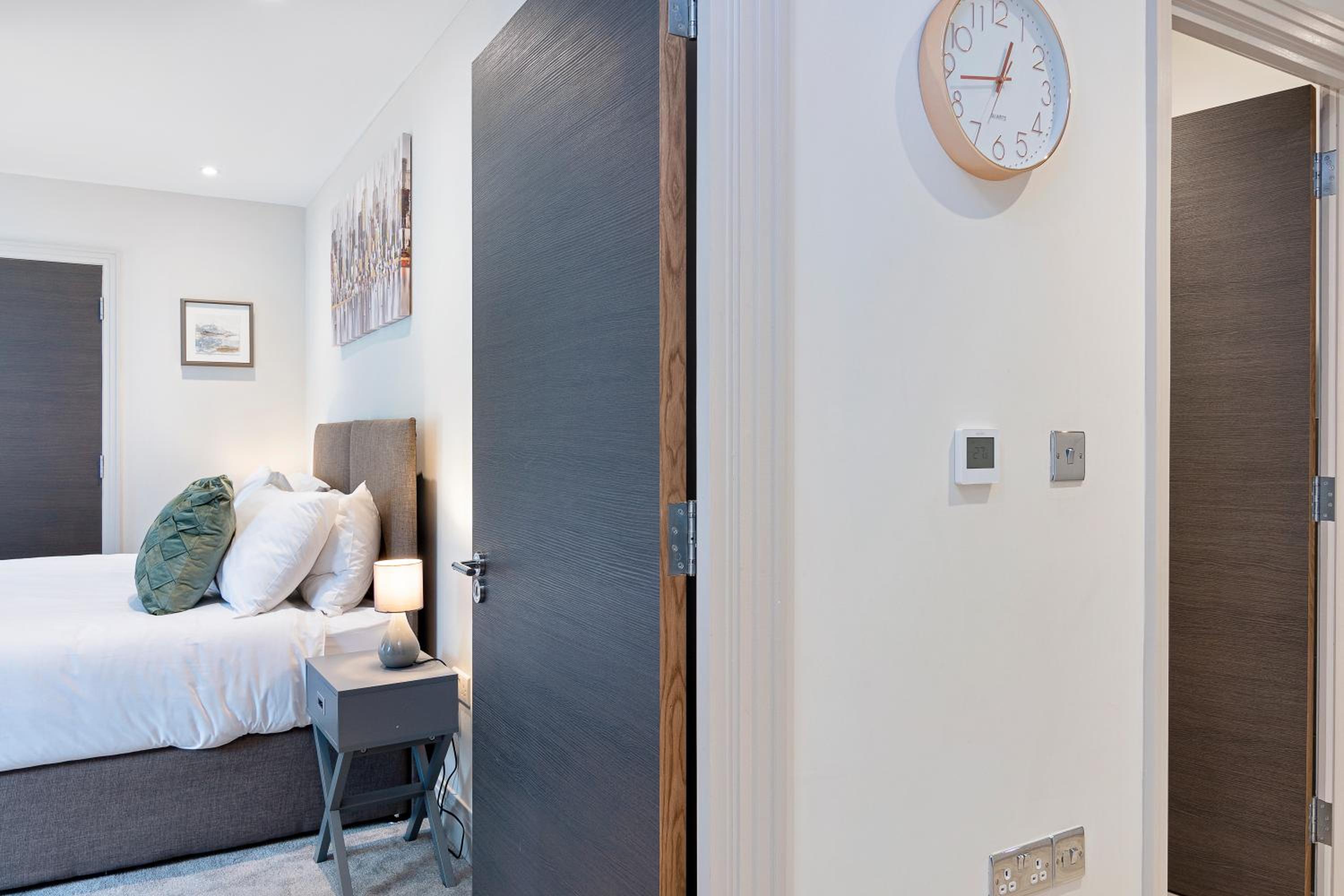 Spacious, 3 bedroom, 2 bathroom, Surbiton view 4