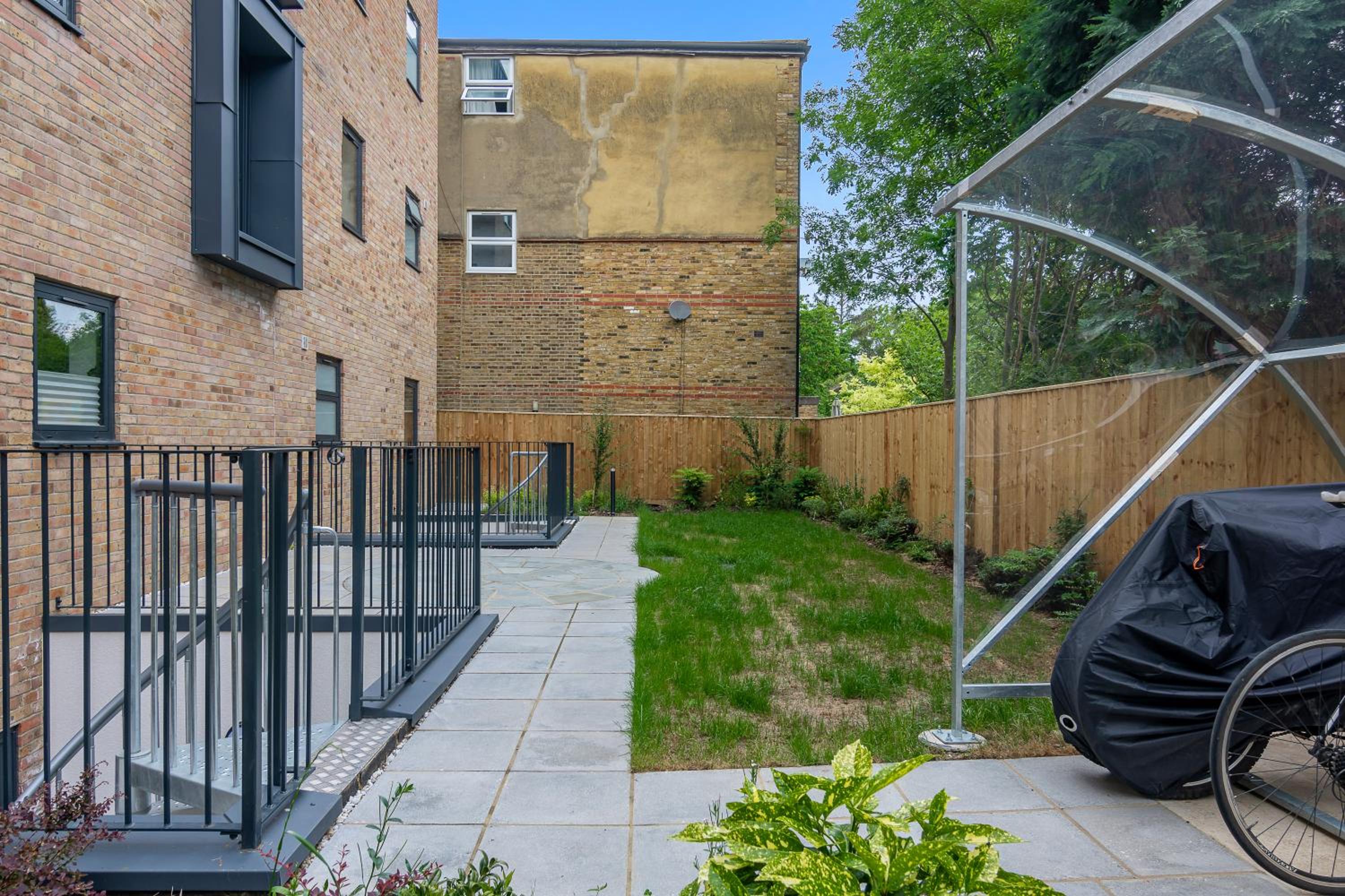 Spacious, 3 bedroom, 2 bathroom, Surbiton view 5