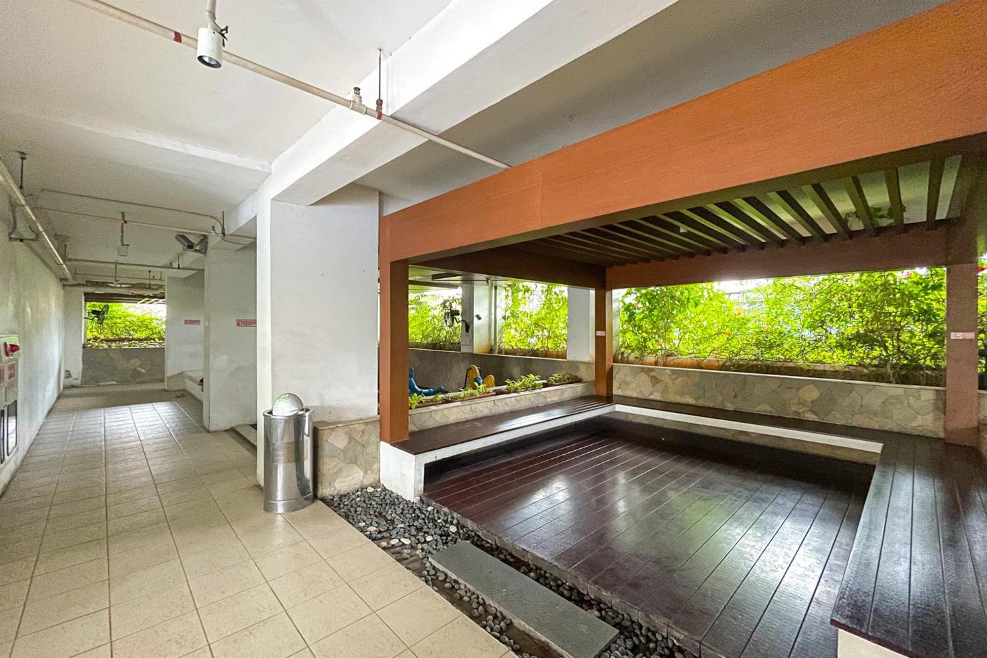 RedLiving Apartemen Bassura City - Ens Room view 3