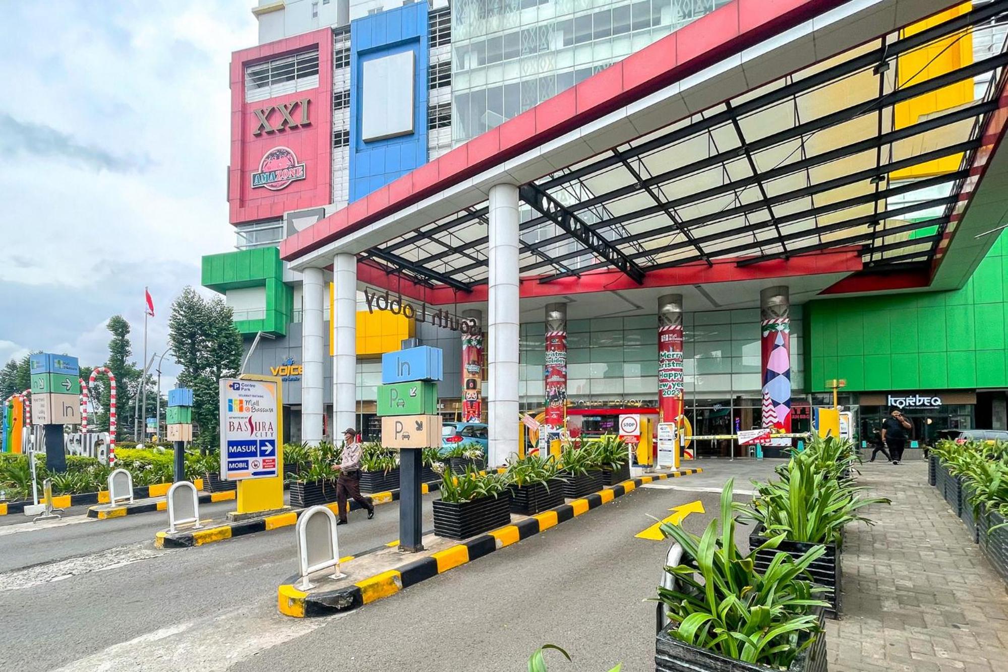 RedLiving Apartemen Bassura City - Ens Room view 4