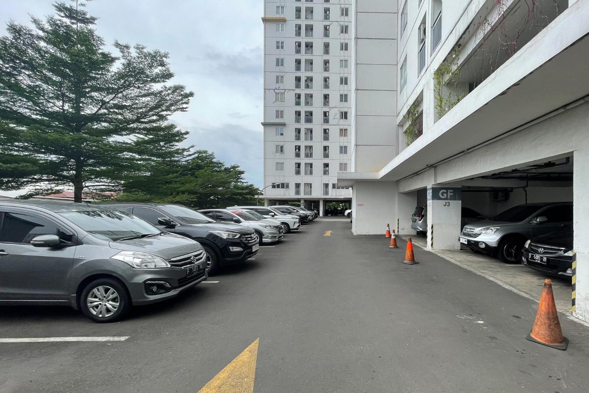 RedLiving Apartemen Bassura City - Ens Room view 5