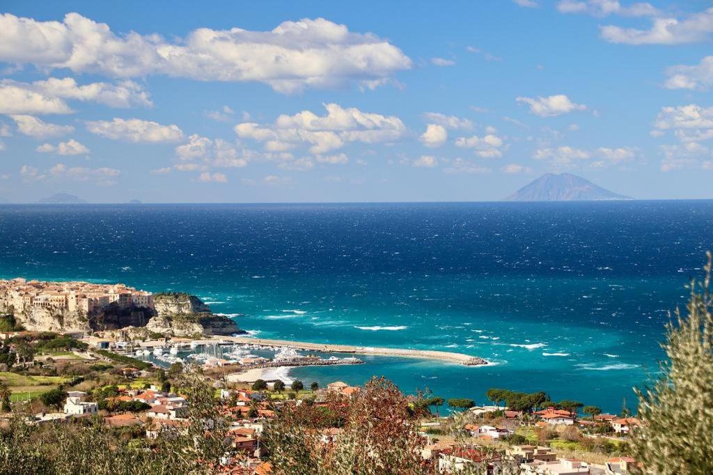 The Queen Tropea en Tropea — other