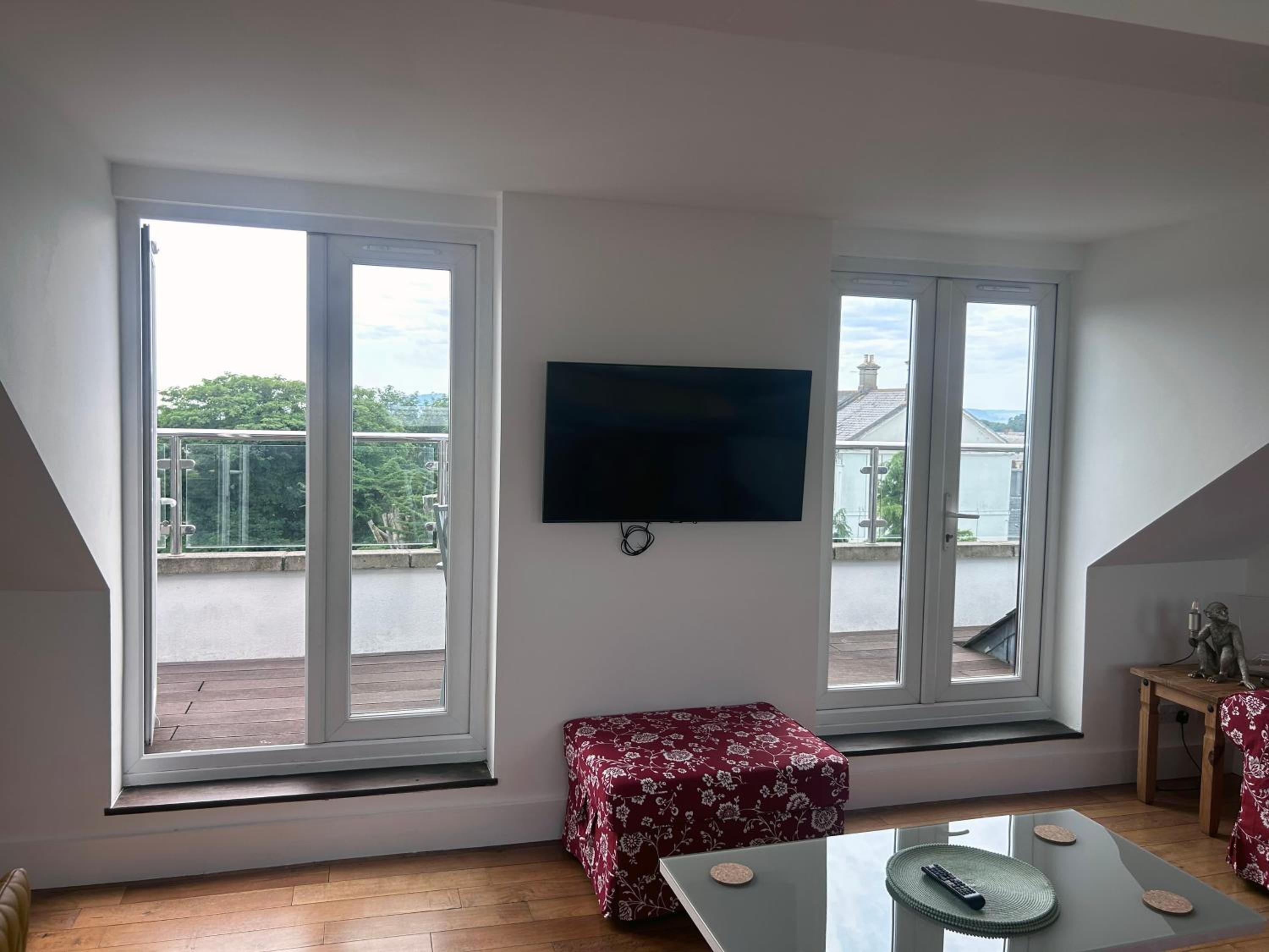Seascape Penthouse with Free Parking view 5