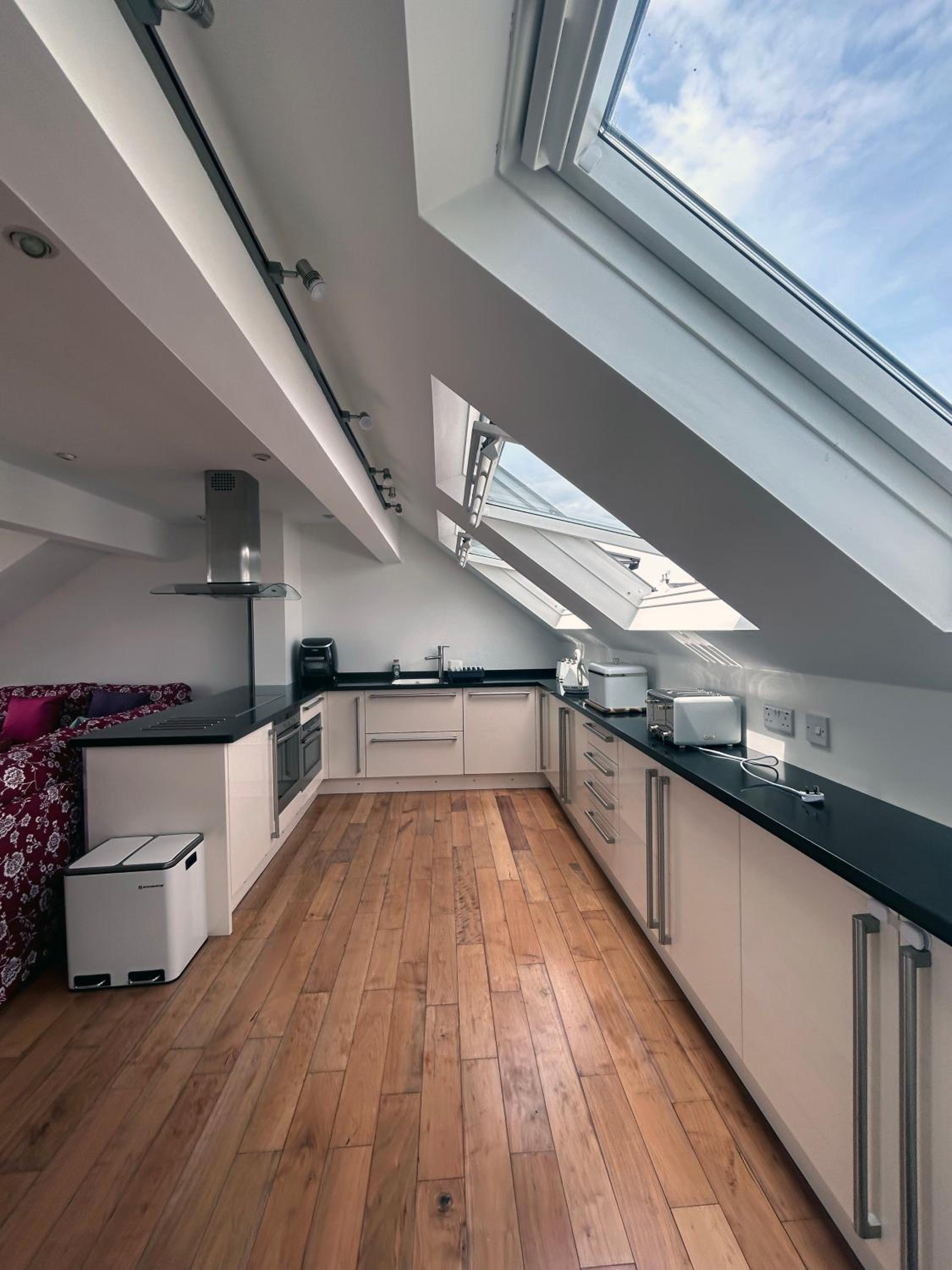 Seascape Penthouse with Free Parking view 3